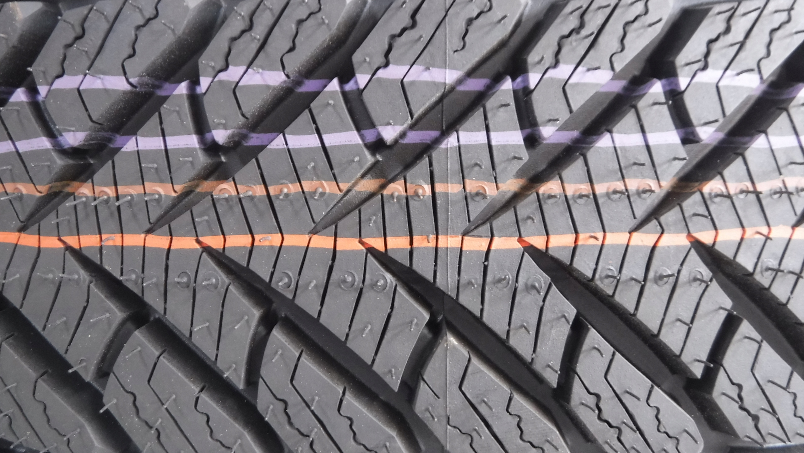 OPONA ZIMOWA GOODYEAR ULTRAGRIP SUV 235/55/17 103V EAN (GTIN) 5452000830081