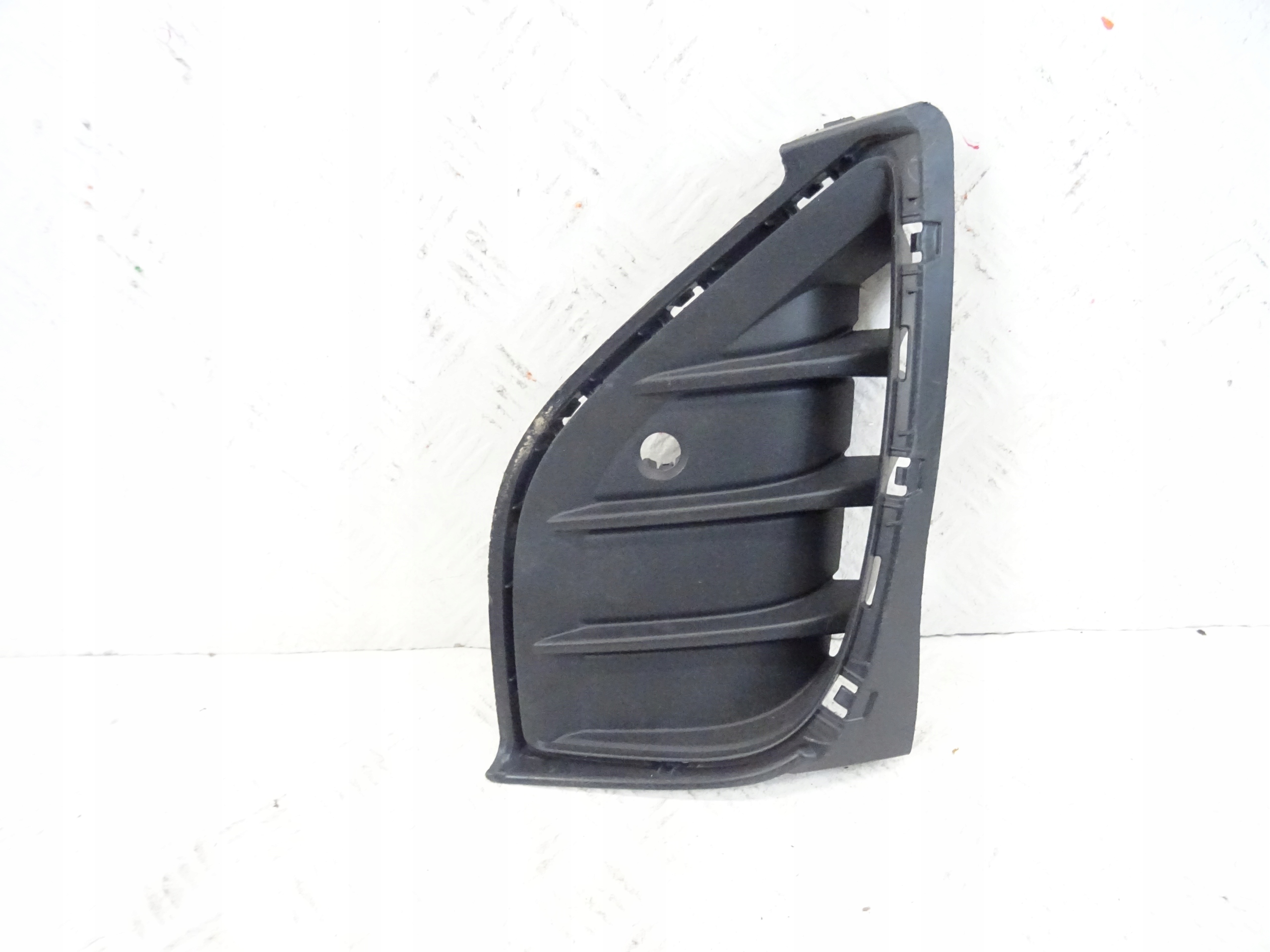 grid of a bumper front front right VW ID4 ID.4 11A807820