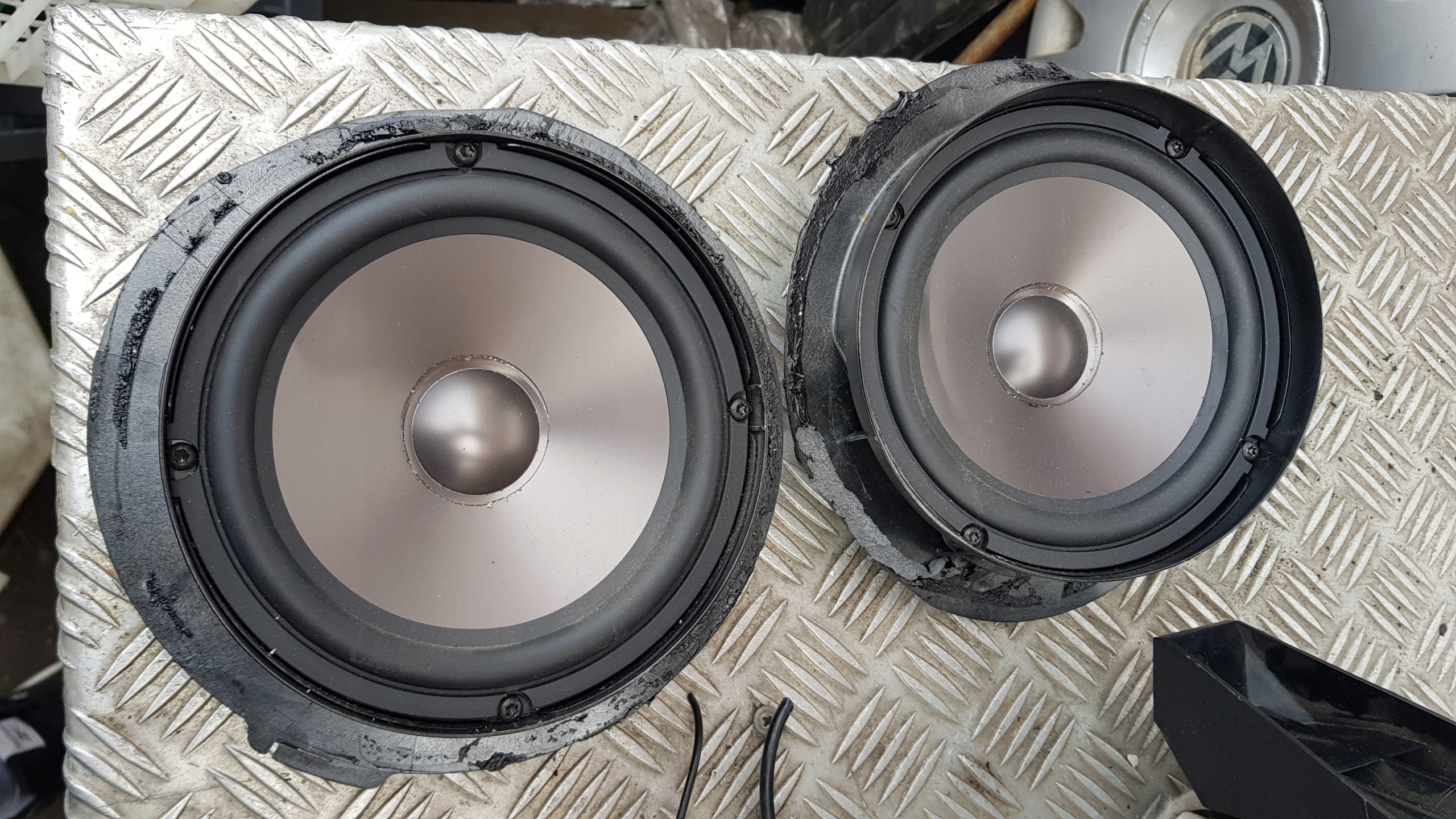 MERCEDES W211 HARMAN KARDON speakers running board