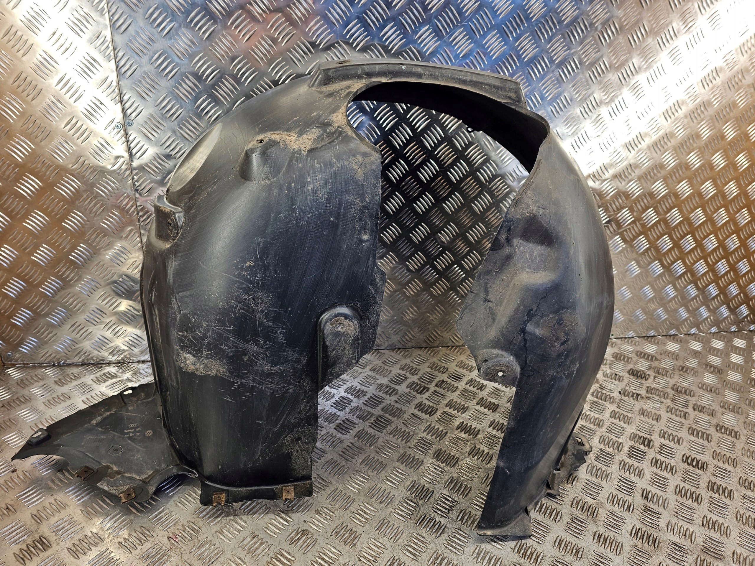 mudguard right front right AUDI A3 8V 8V0821172