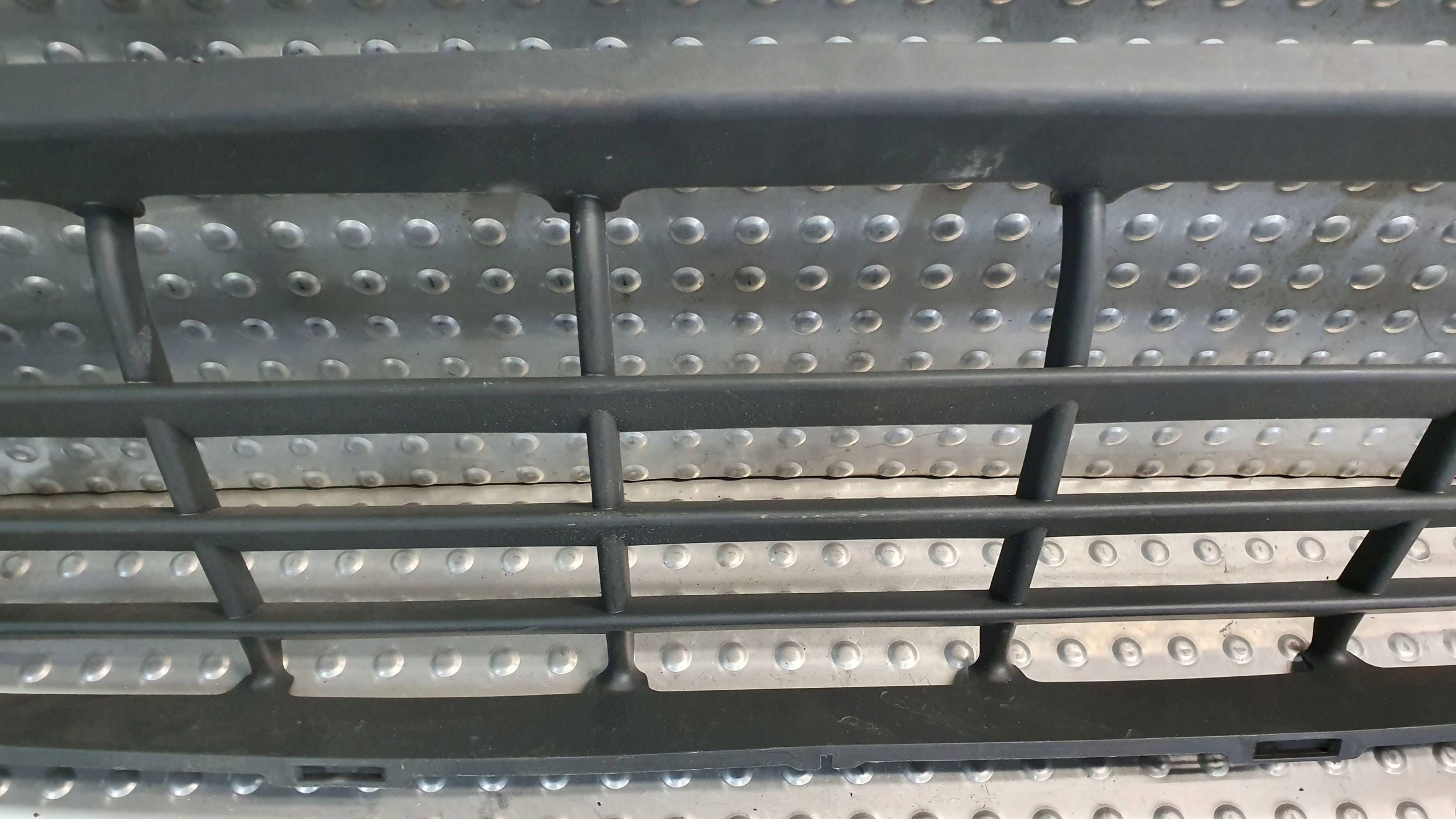 Grille Pare choc 2E0807835A VW CRAFTER 06