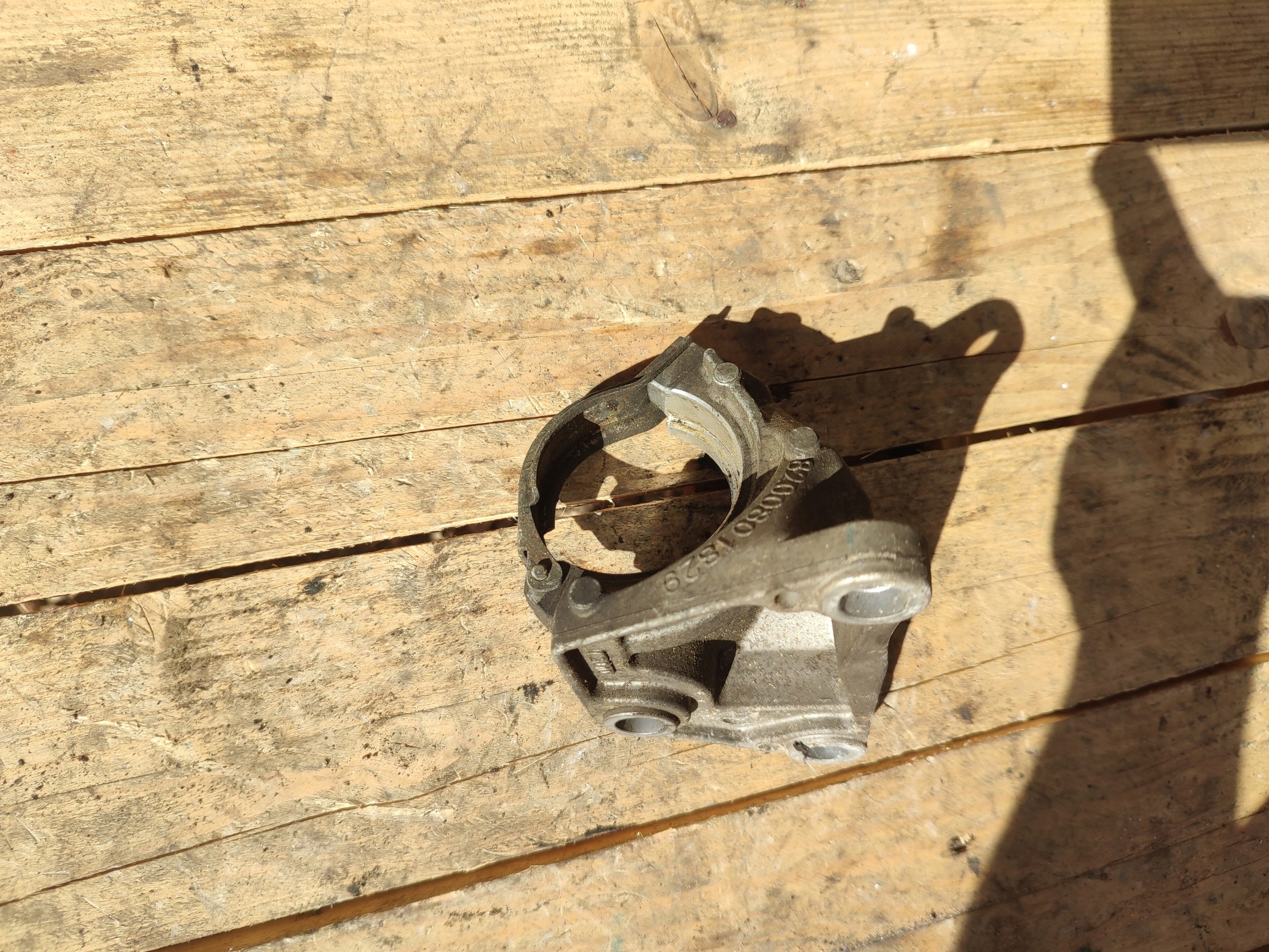 Support Demi axe RENAULT GRAND SCENIC III 8200801829
