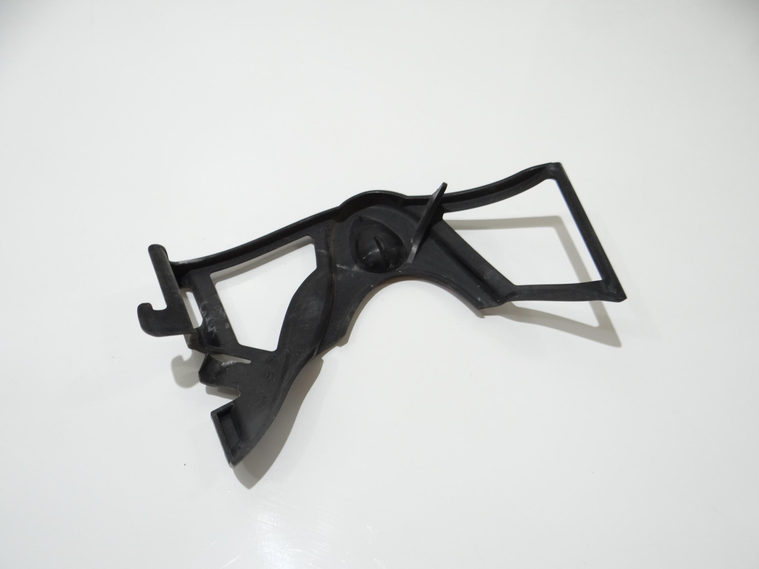 support holder of a bumper left front BMW E65 LCI 7142323