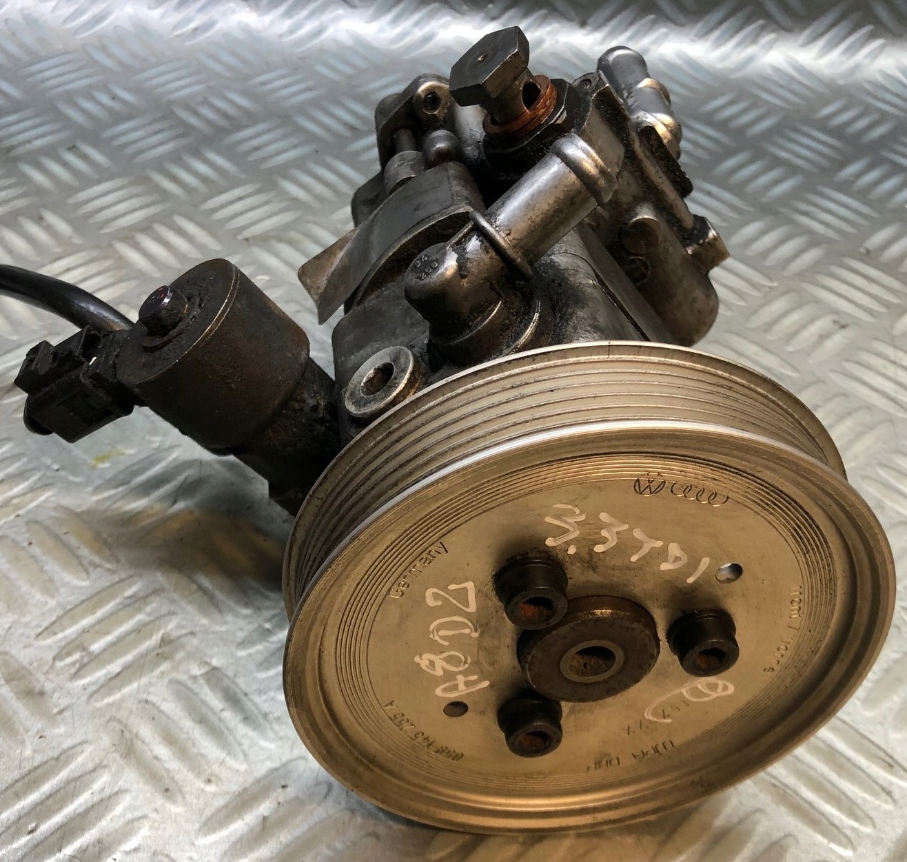 Audi A8 D2 РЕСТАЙЛИНГ 3.3 tdi насос гур