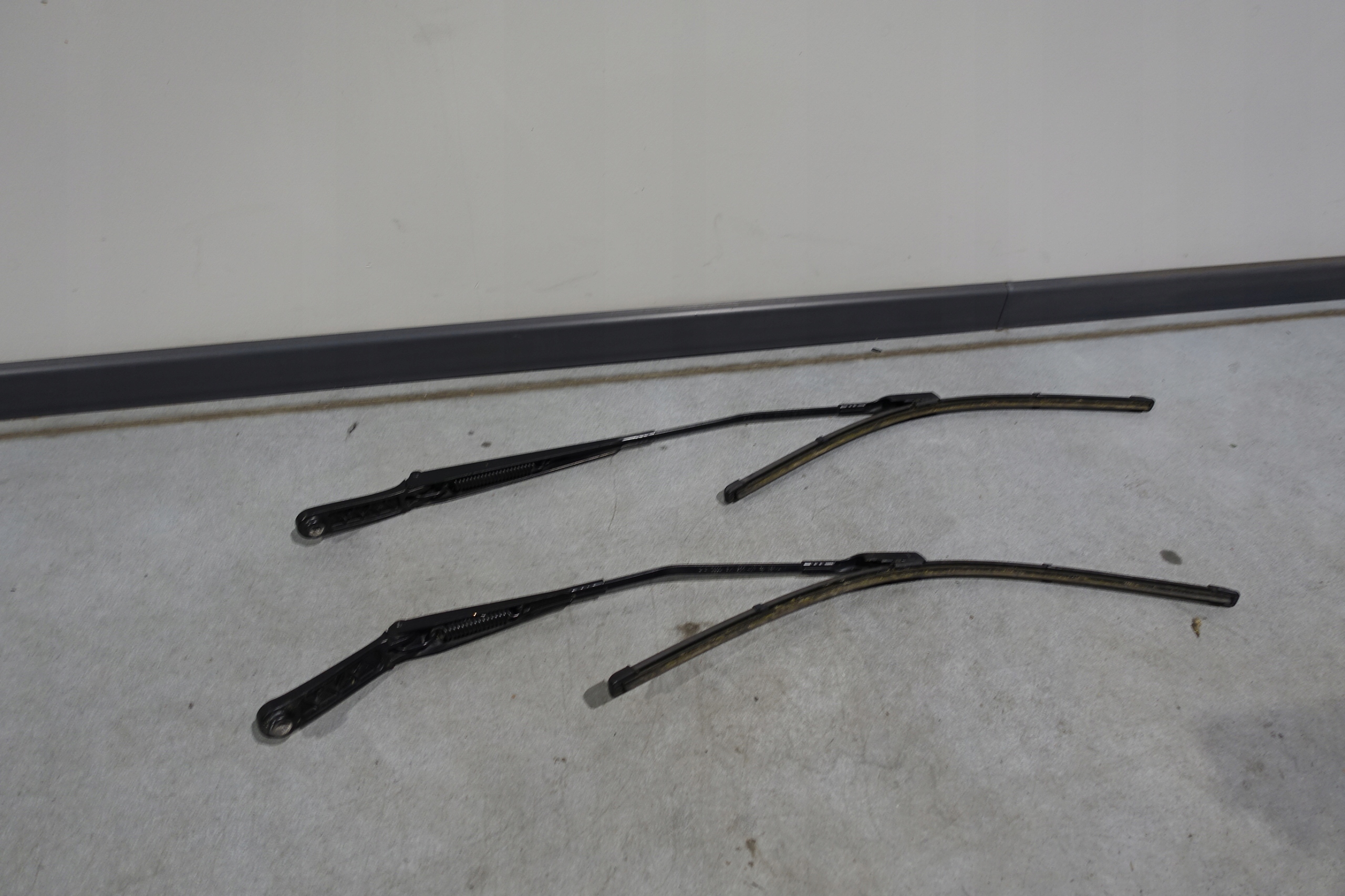 8U1955407, 8U1955408 - AUDI Q3 важелі склоочисника в зборі