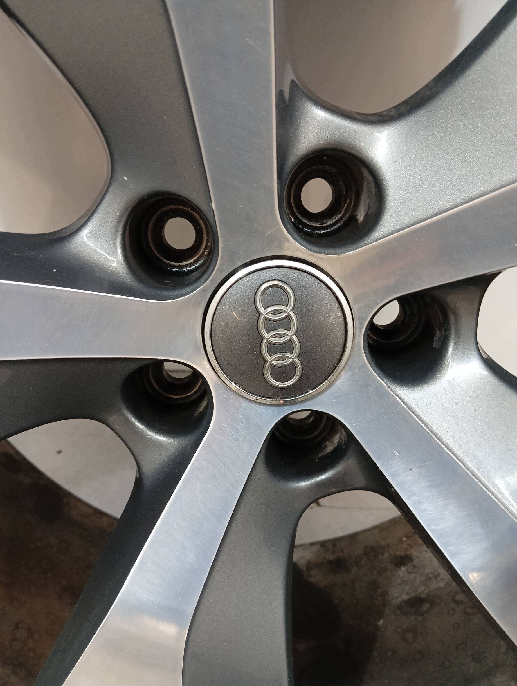 disk hliníkový R21 5X112 ET31 OC66.5 E9,5JX21H2 4M0601025E AUDI SQ7