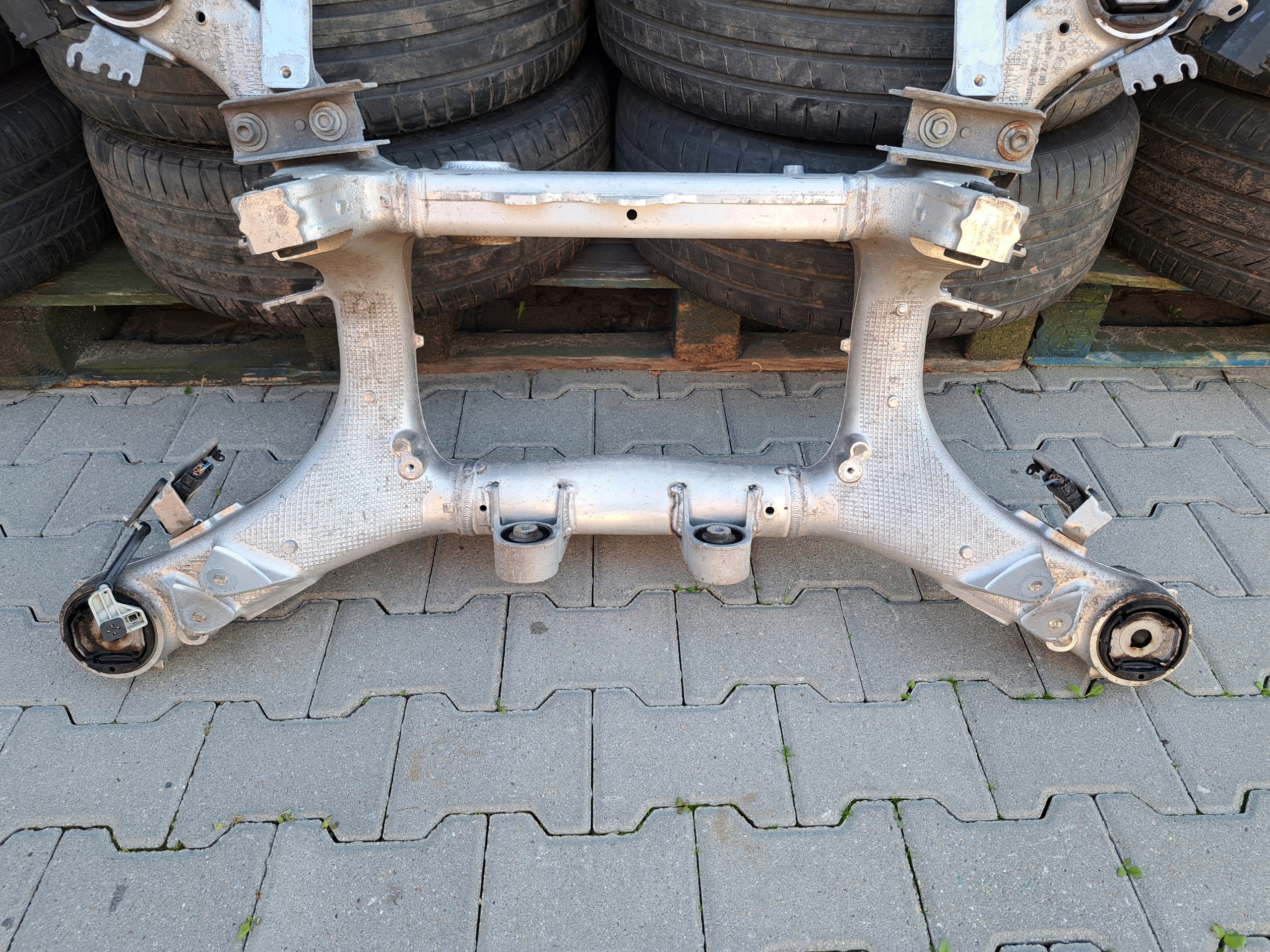 BMW X5 G05 X6 G06 X7 G07 BELKA WÓZEK SANKI ZAWIESZENIE TYŁ 6894149 Typ samochodu Samochody osobowe