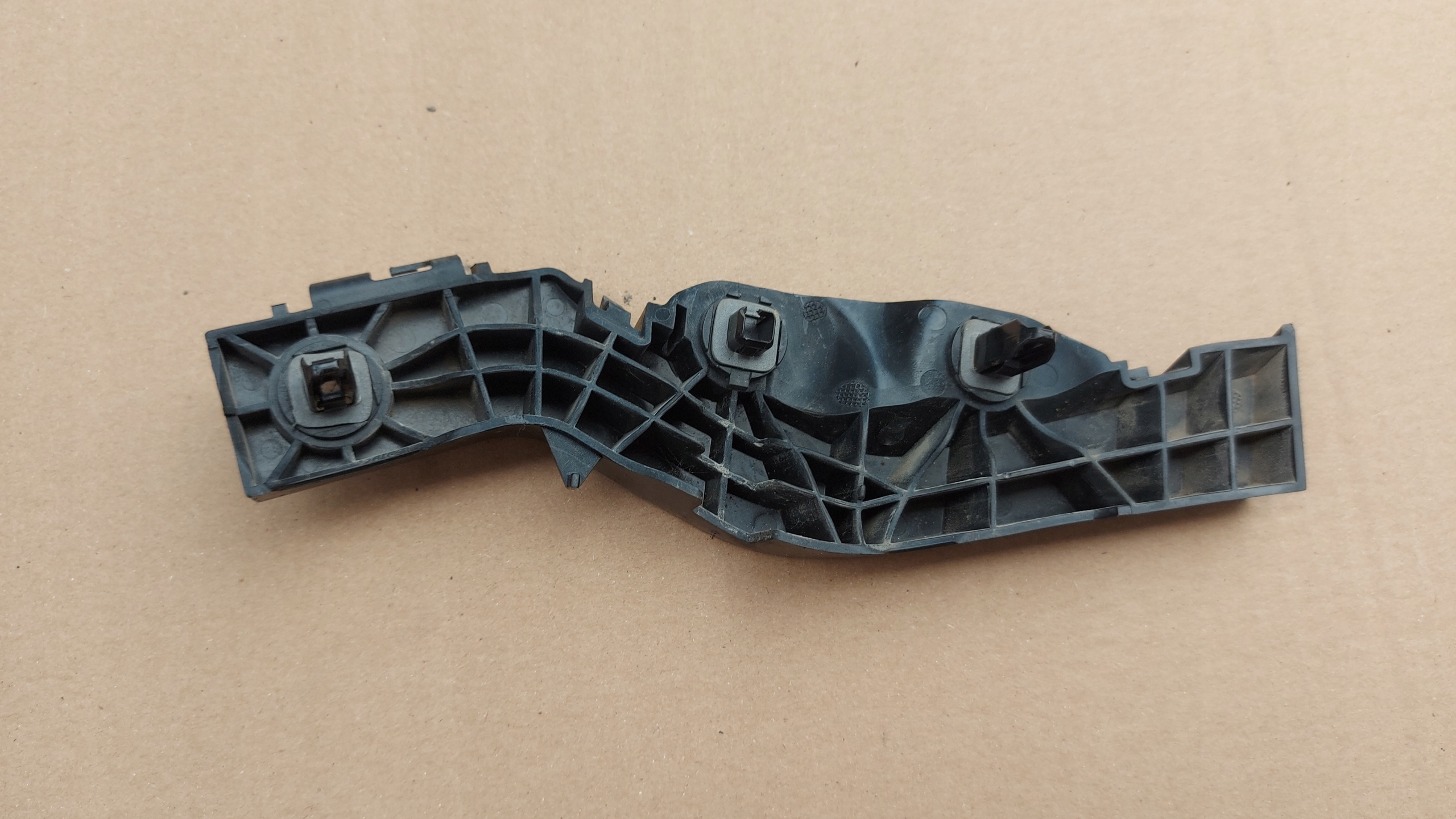 bumper bracket right rear part TOYOTA AVENSIS T27 15