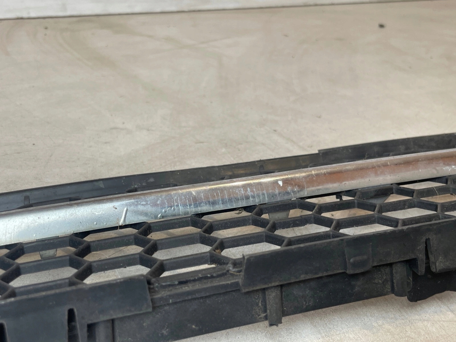 Grill mitte Lüftungsgitter der Stoßstange Volvo S80 ii lift chrom