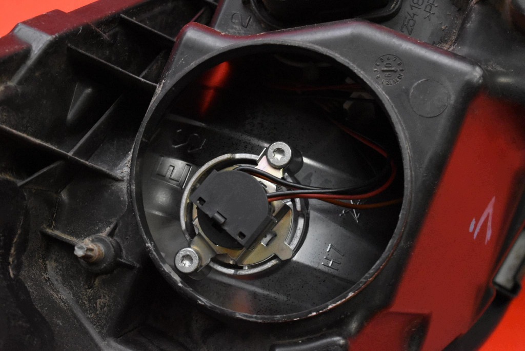 REFLEKTOR left light front EU 8A61-13W030-AH FORD FIESTA MK7 08-17