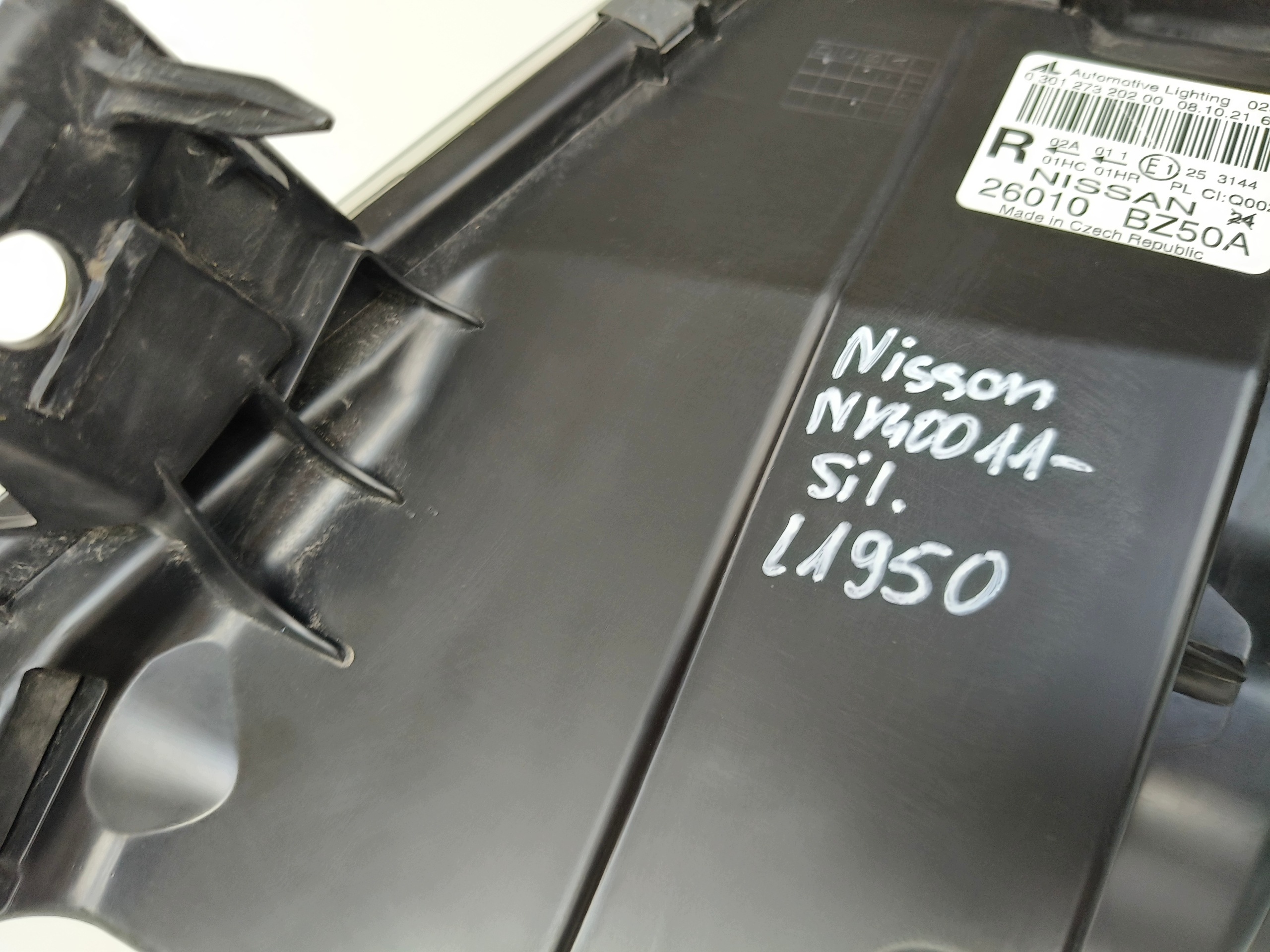 feu droit REFLEKTOR NISSAN NV400 11