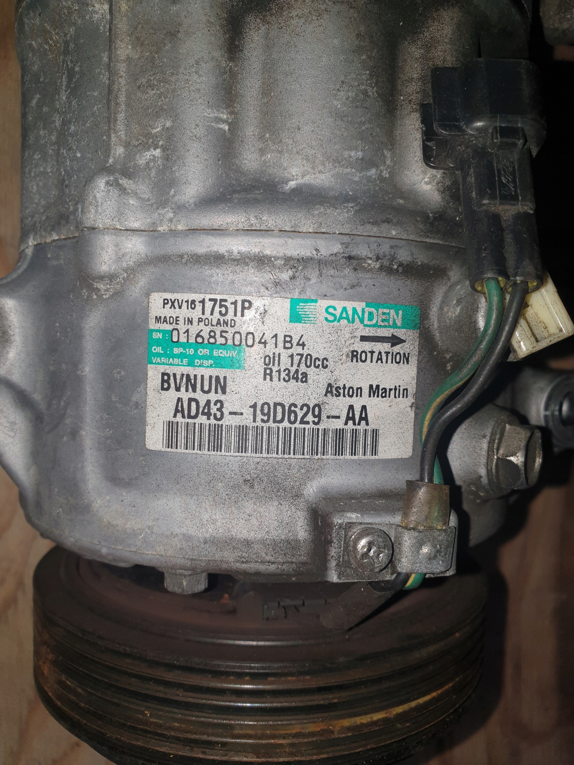 Компрессор кондиционера AD43-19D629-AA Aston Martin RAPIDE