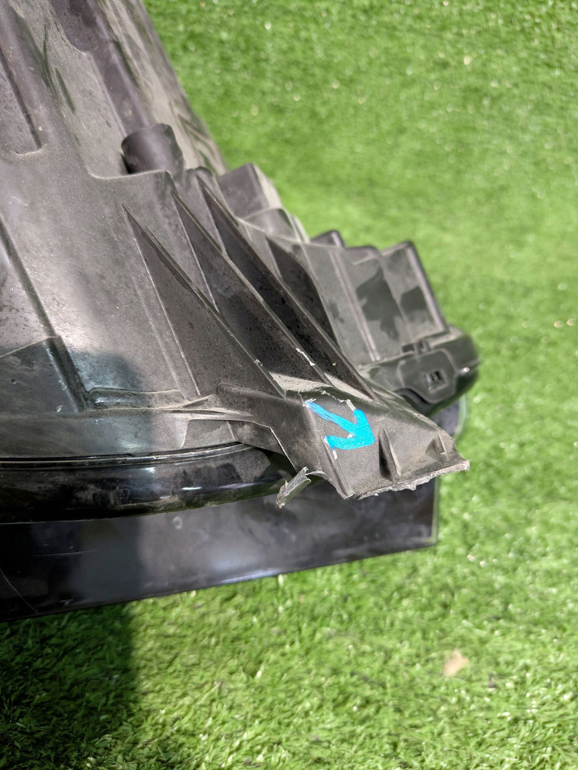 REFLEKTOR left front CITROEN C4 III 20- NR.1089