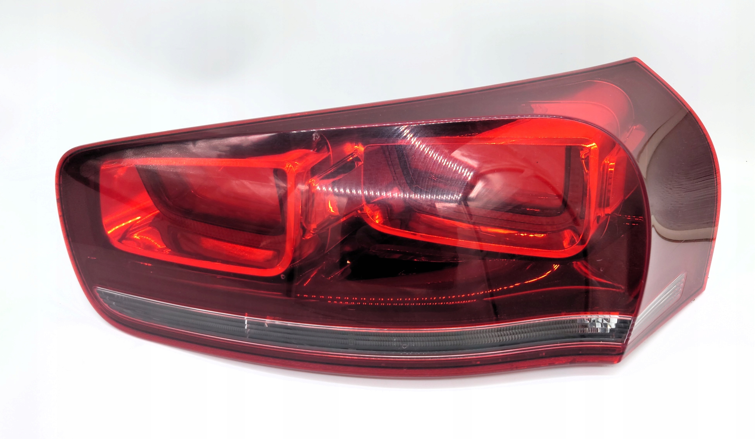 LAMPA TYLNA PRAWA CITROEN C4 PICASSO II KRÓTKI