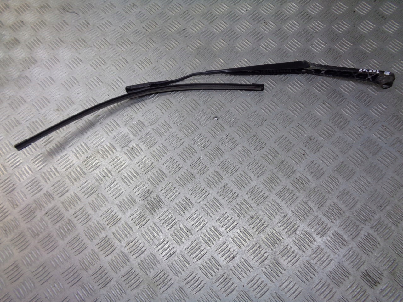 RAMIE WYCIERACZKI PRZOD LEWY RENAULT KOLEOS
