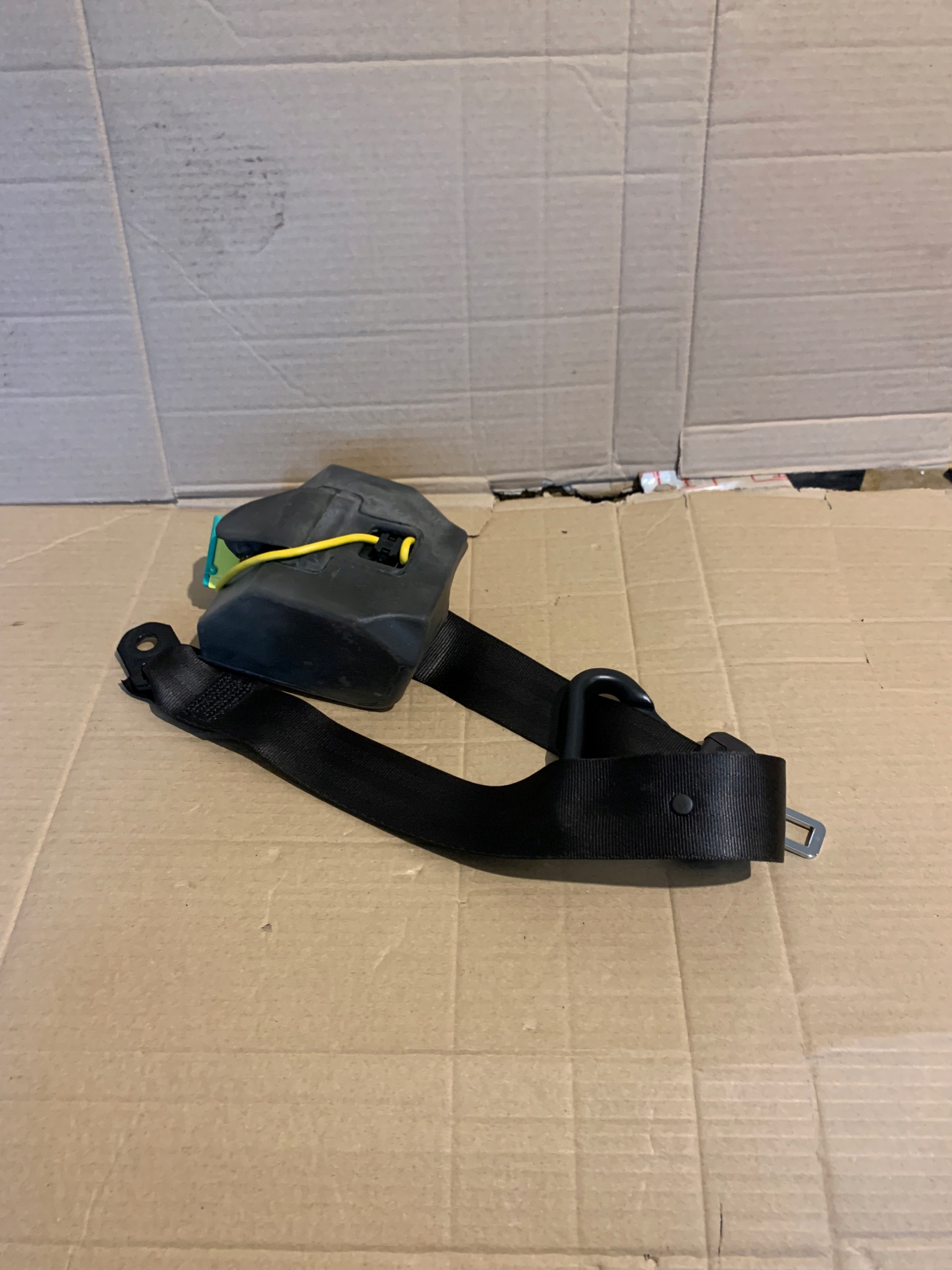 Bentley CONTINENTAL FLYING SPUR ремень безопасности 4W0857805A