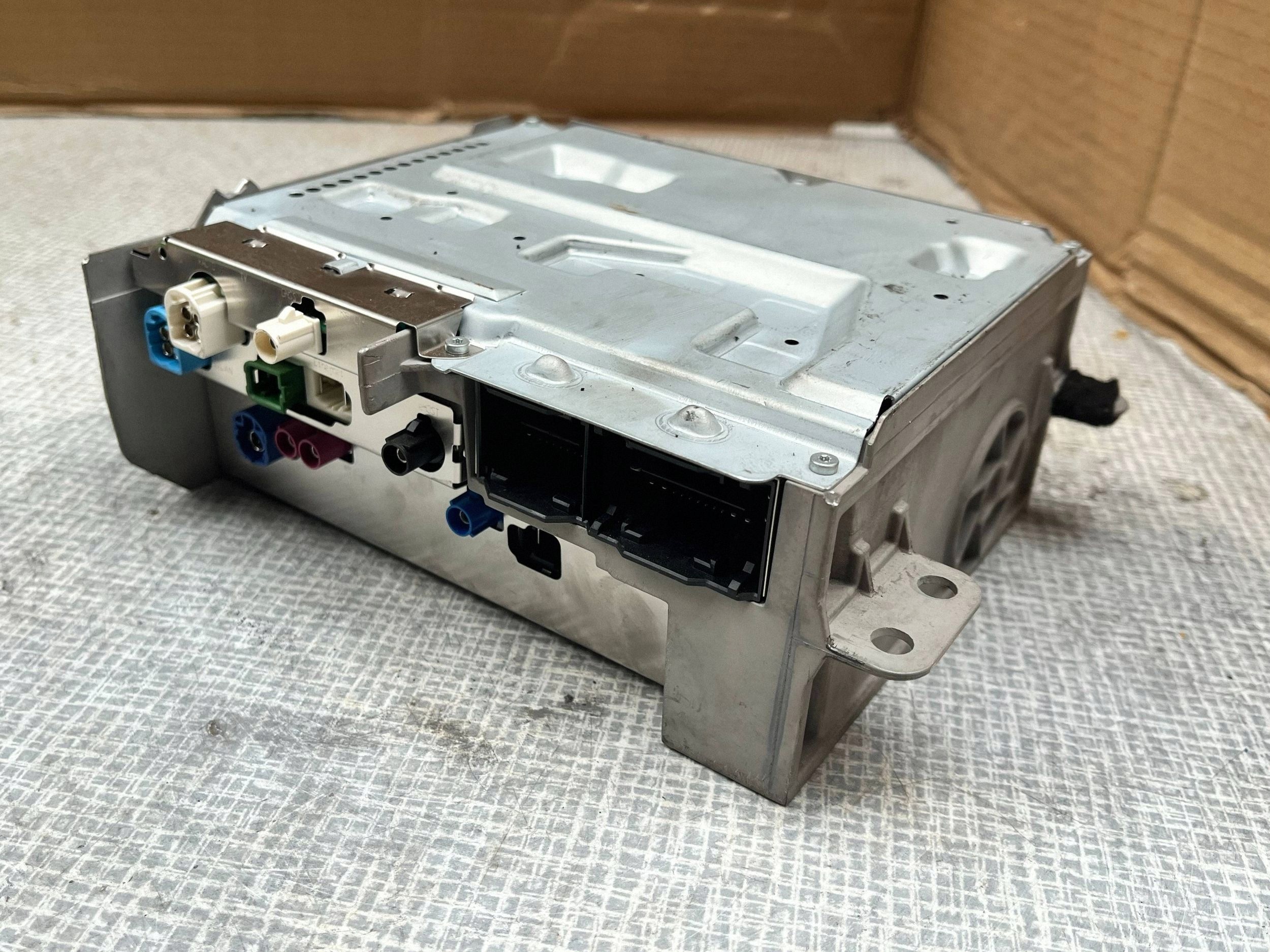 MERCEDES HEADUNIT RADIO NAVI + code 1679008634 A1679008634 @M