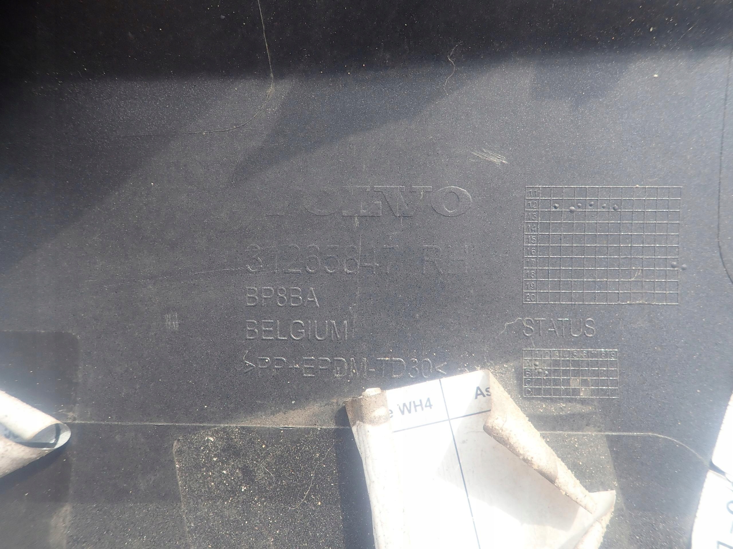 VOLVO V40 12-> threshold right moulding threshold right