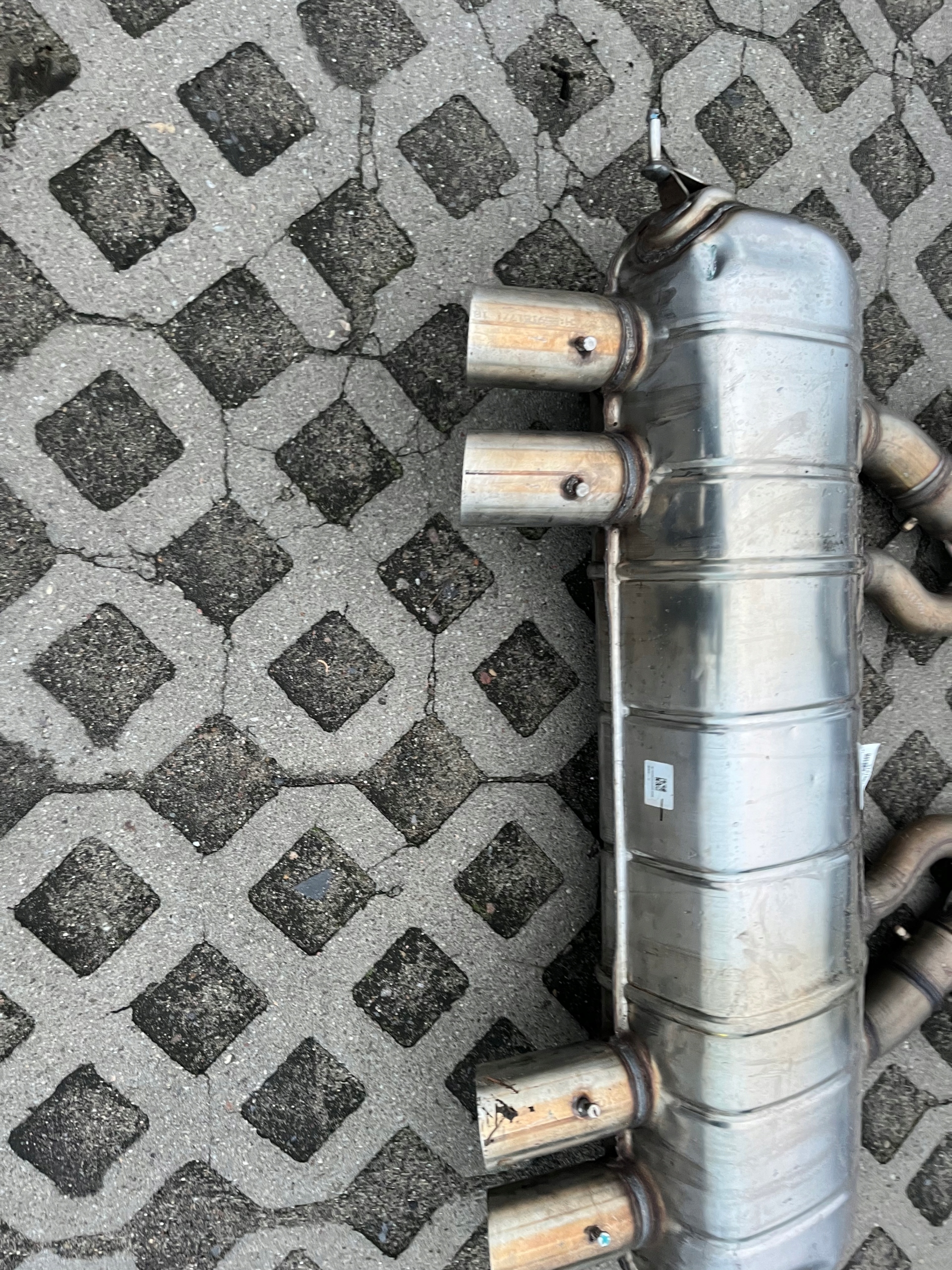 255658 - Глушник BMW M3 M4 F80 F82 8096118