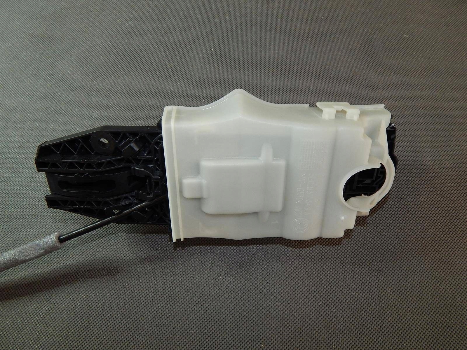 Skoda Octavia Mk3 handle door right rear part 5G0837206