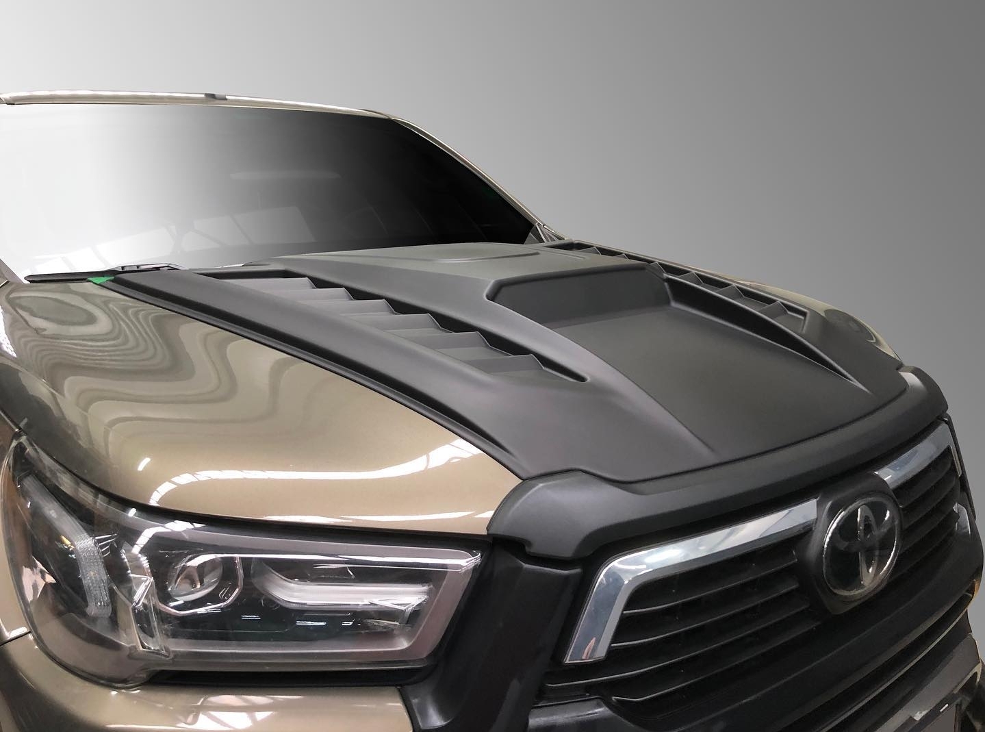 Nakładka na maskę dokładka maski Toyota Hilux Producent części Inny