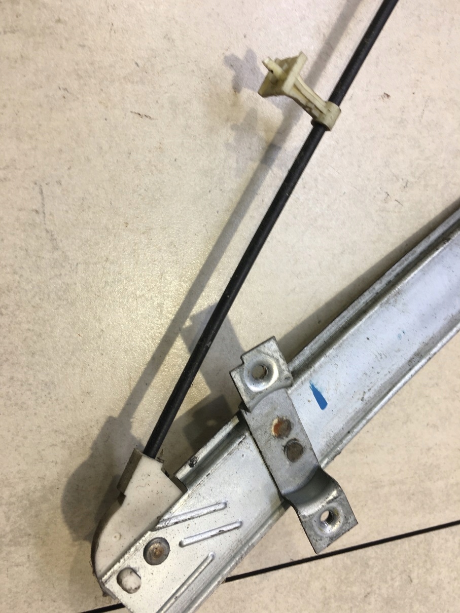 window regulator left front SPACE WAGON II MB676905