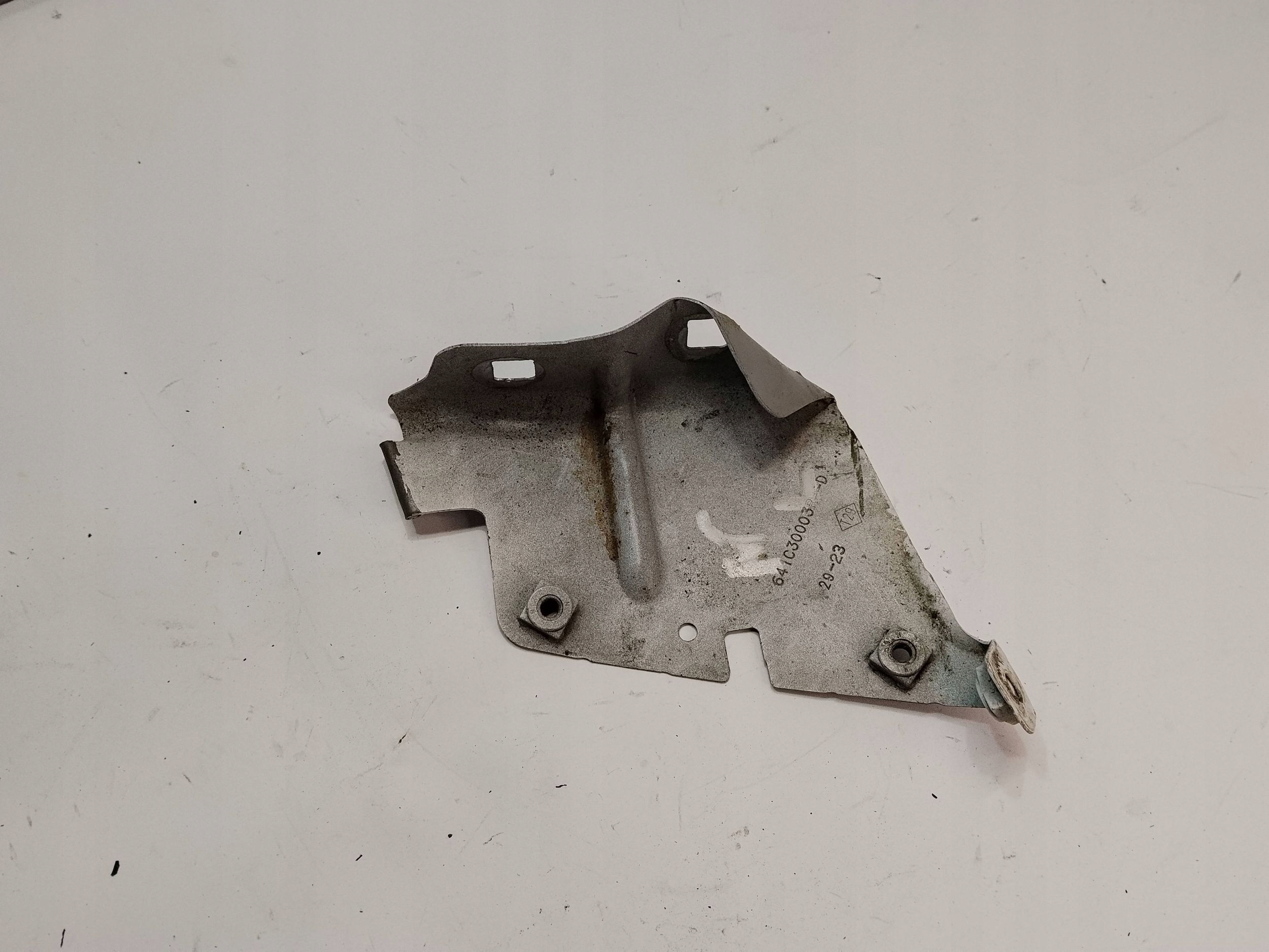 Support plaque Gauche Aile Renault Master III 641C30003R