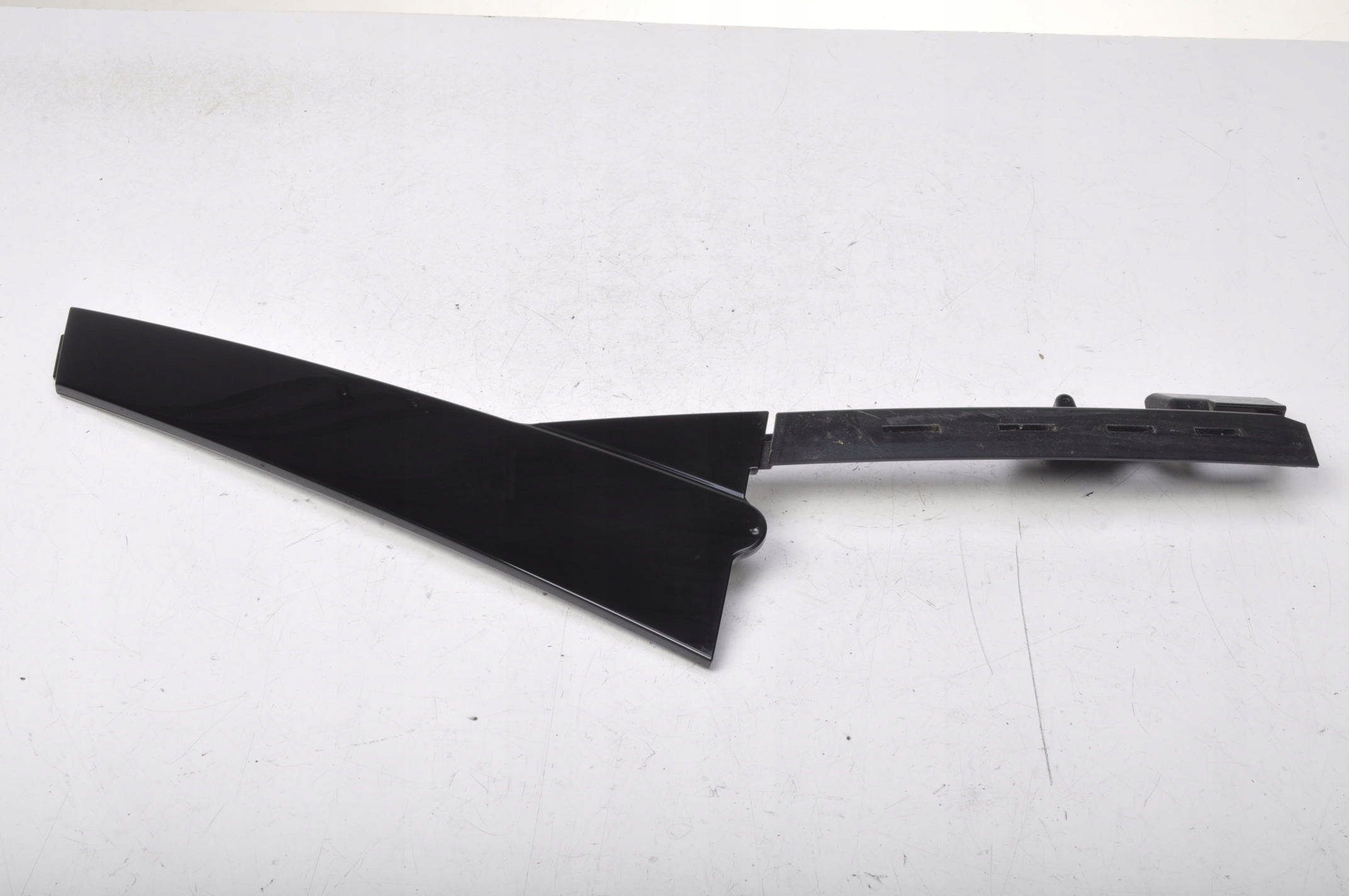 95B853590D - PORSCHE MACAN КРЫШКА СТОЙКИ ПРАВАЯ ЗАДНЯЯ