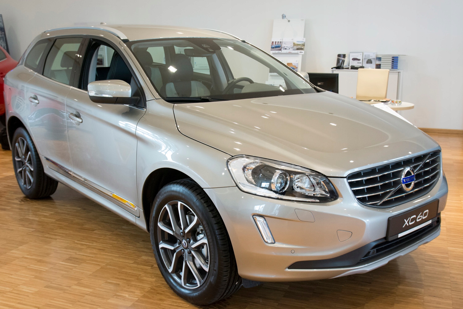 LISTWA NAKLADKA NA ZDERZAK VOLVO XC60 LUSTRO Version European