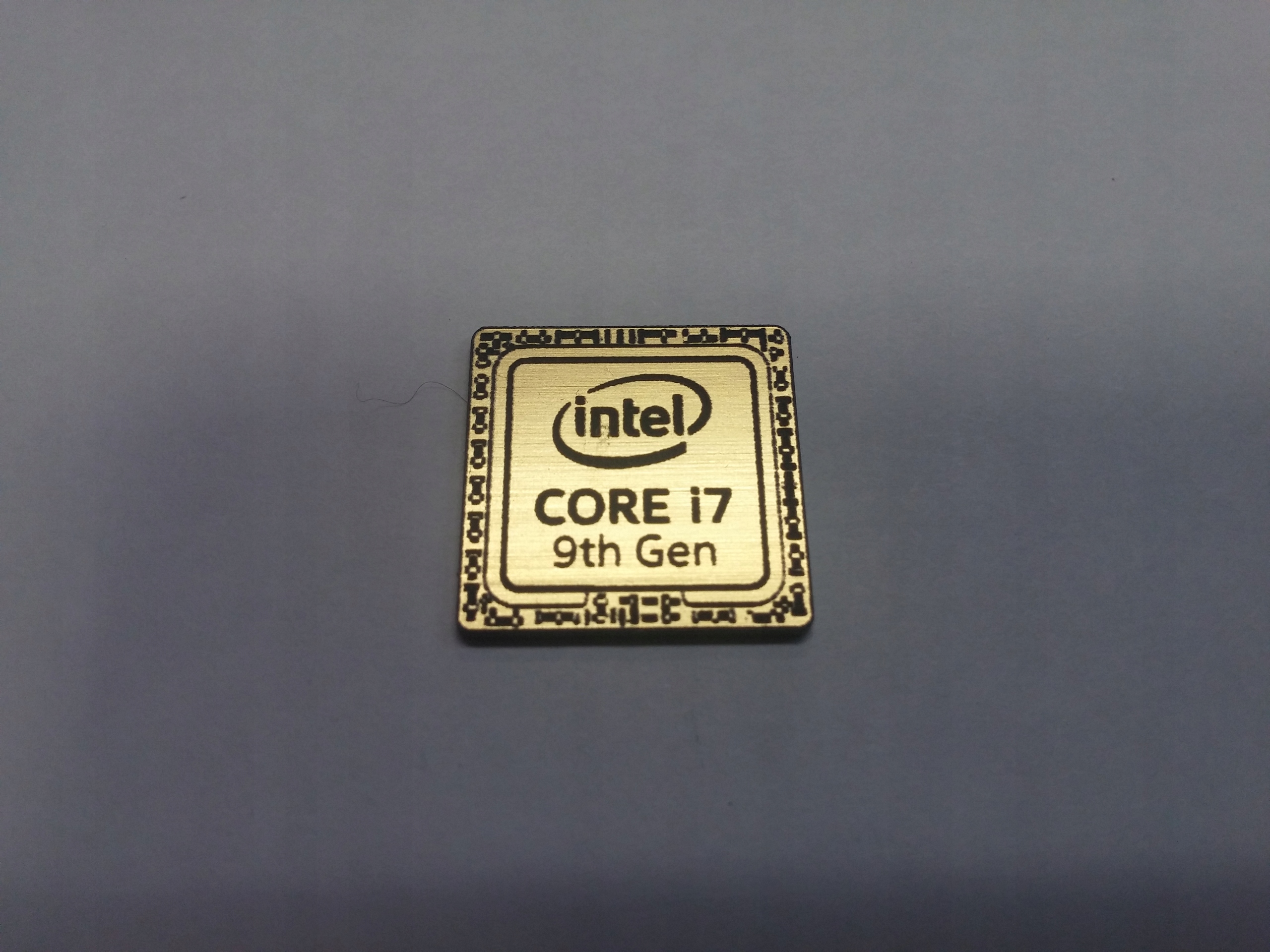

Intel Core i7 9th Gen naklejka emblemat 18 x 18 mm