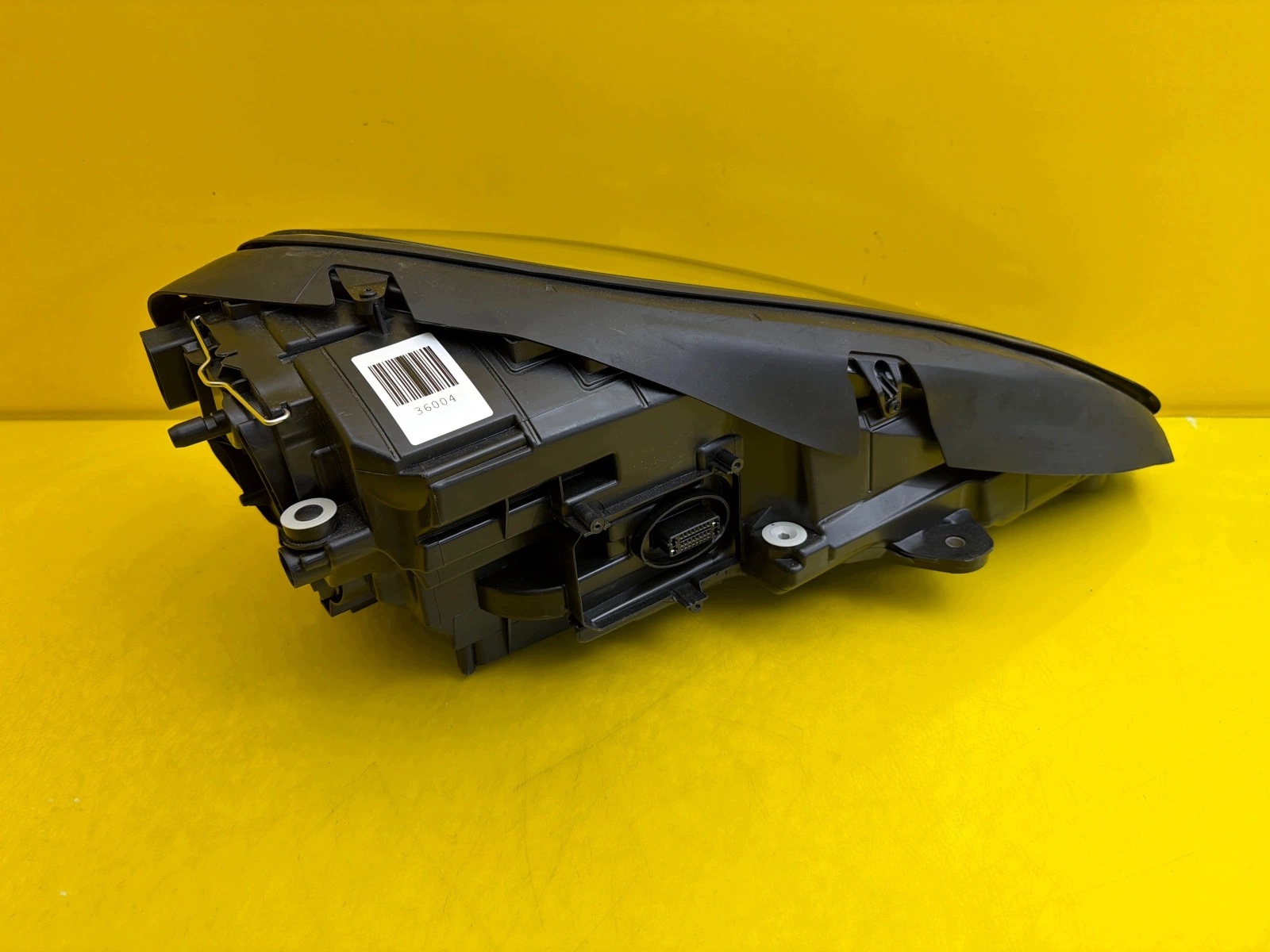 light left front Porsche Macan Lift 95B PDLS 95B941077M