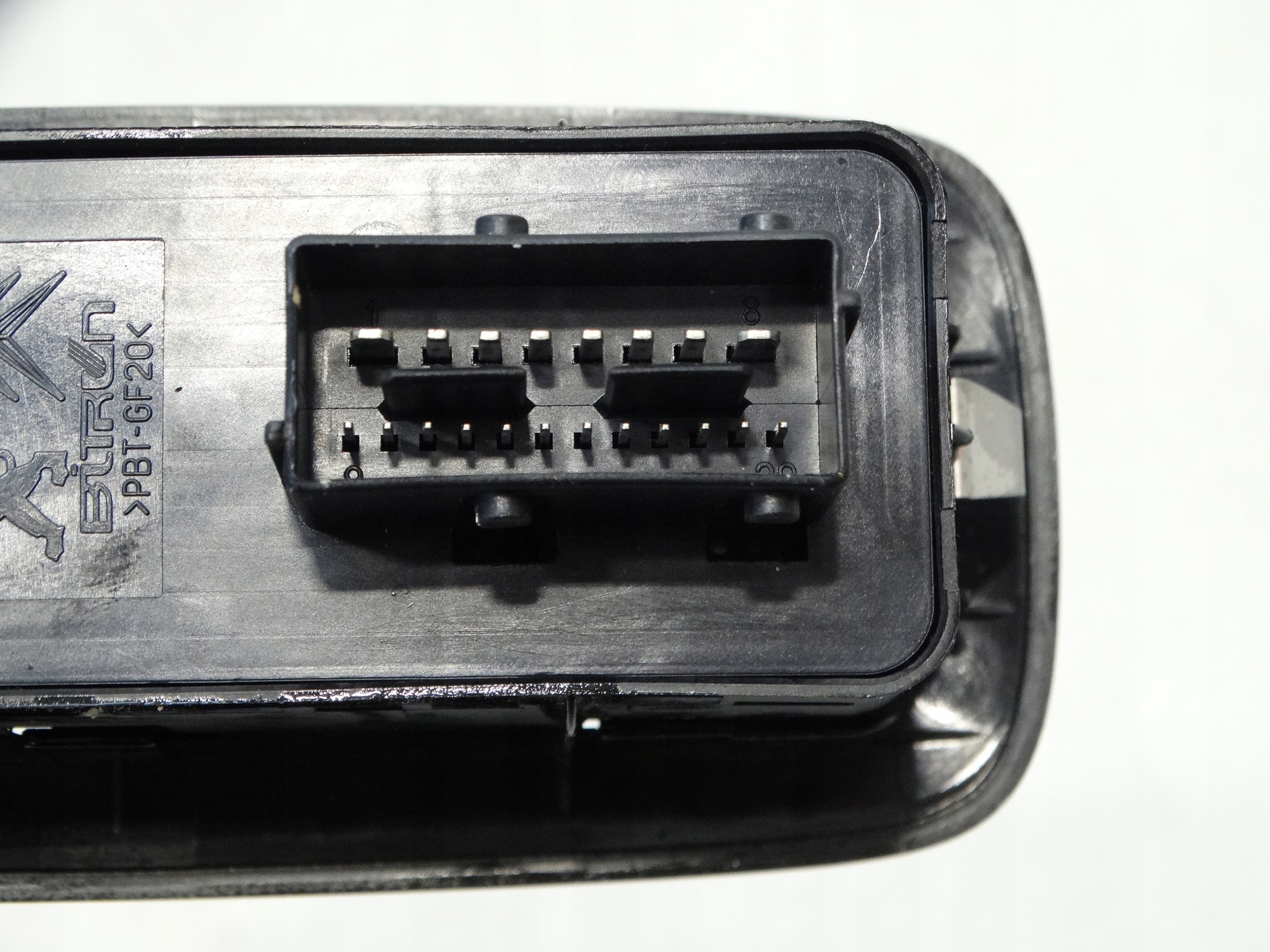 PANEL switch of control of the window left front PEUGEOT 208 2008 and 98242539ZD