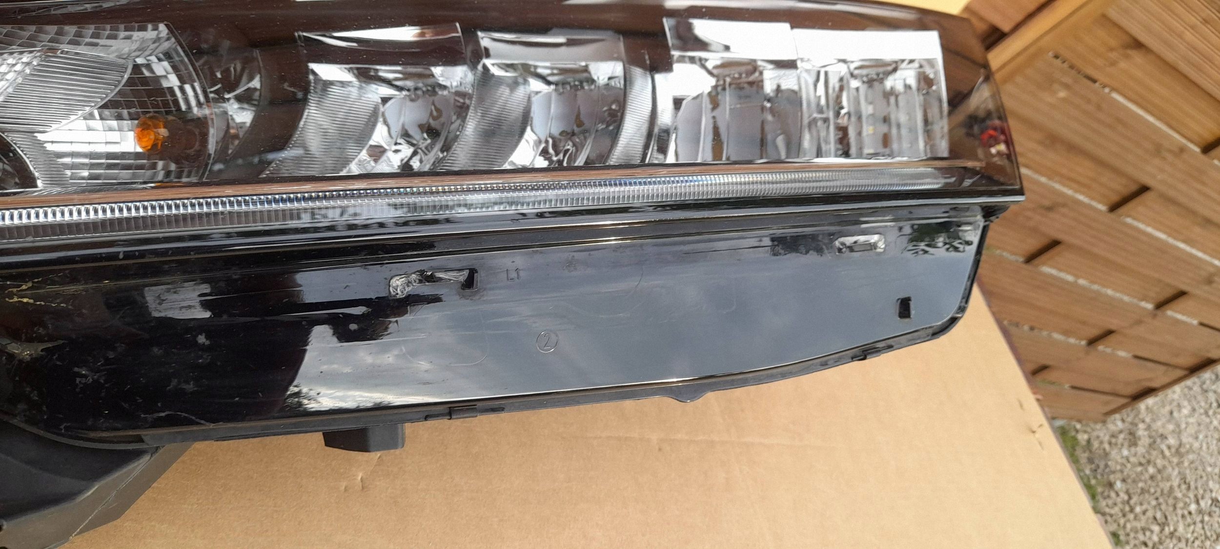 Reflektor levá strana Skoda Octavia Mk4 5E4941015