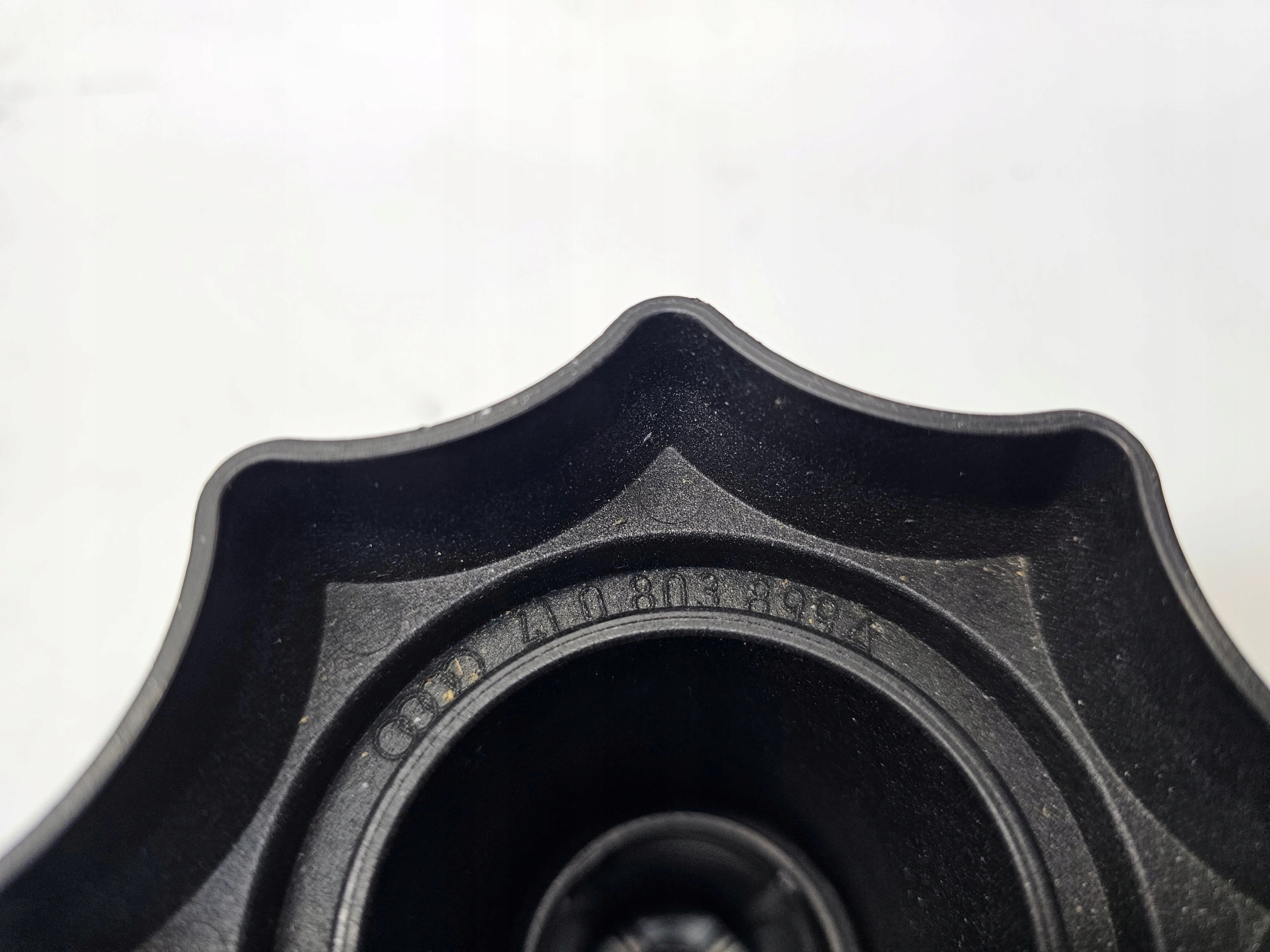 Vis Roues de la roue de secours AUDI Q7 4L 4L0803899A