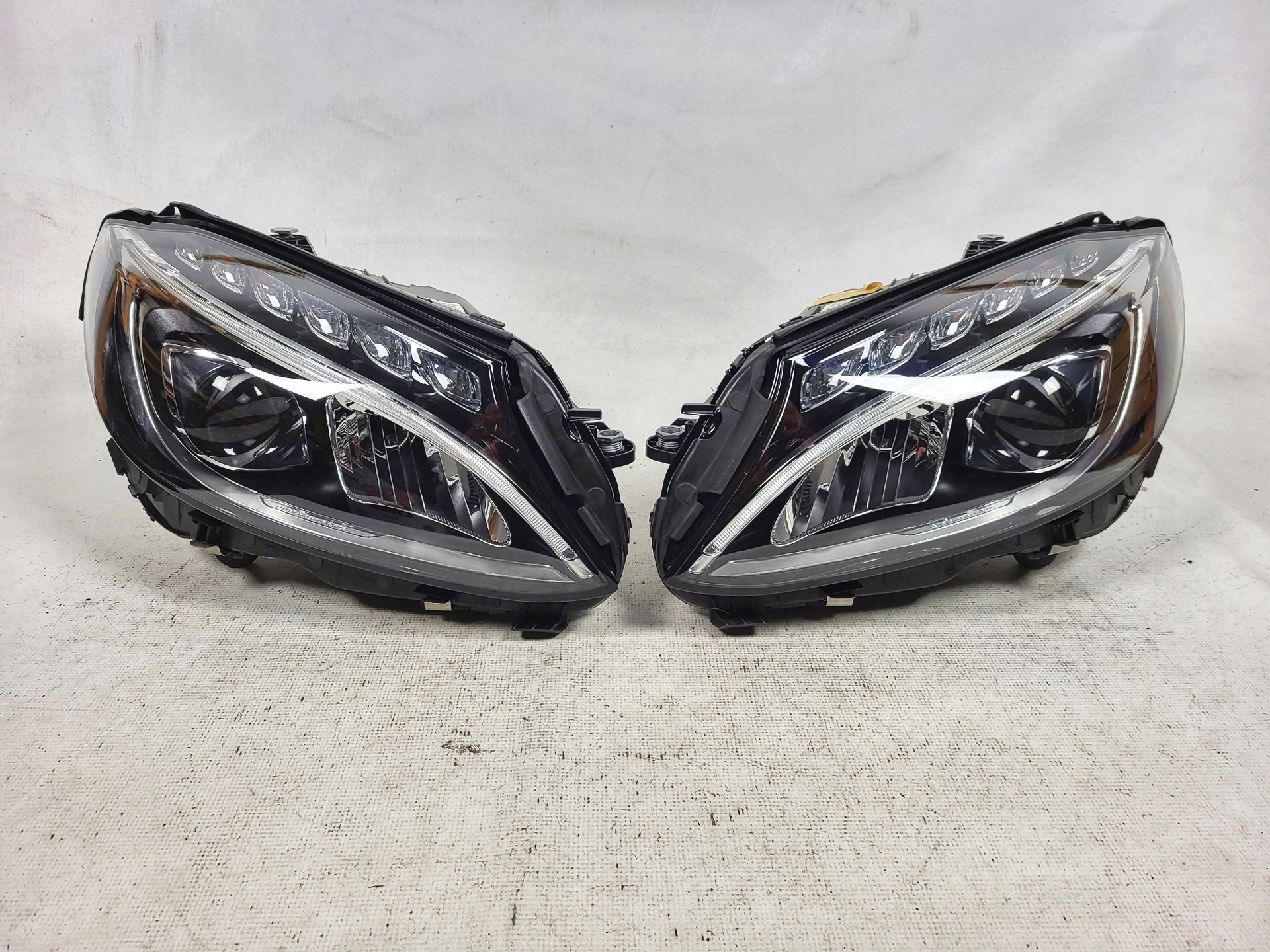 MERCEDES C- klasa W205 LED HIGH PERFORMANCE F-V.AT