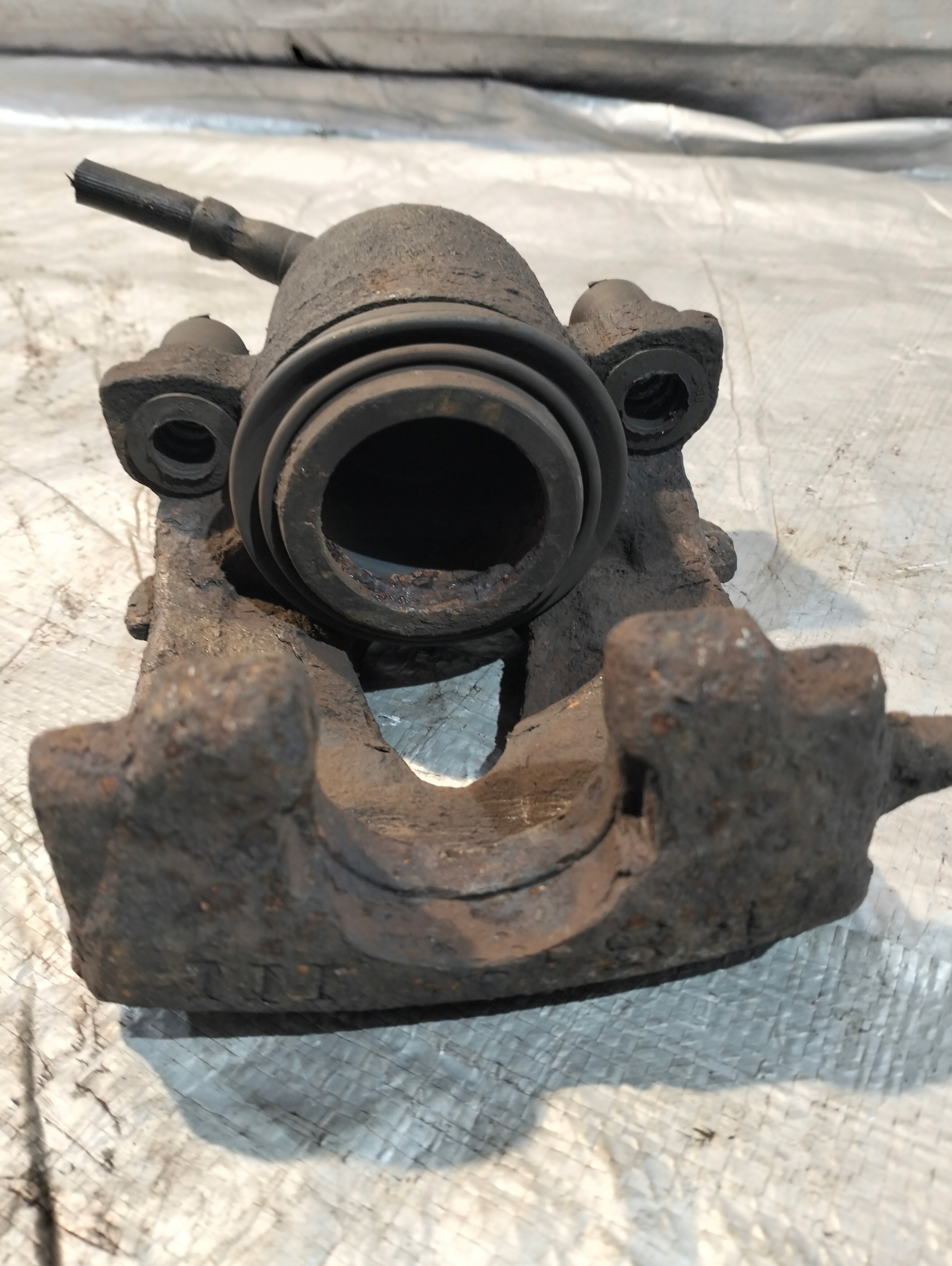 caliper brake front left without JARZMA VW CADDY III 1.9D 51KW 2008r