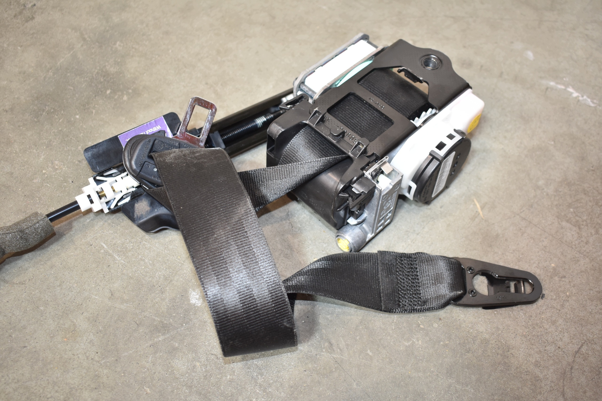 IDEALNY tension belt safety front front left BENTLEY FLYING SPUR 1