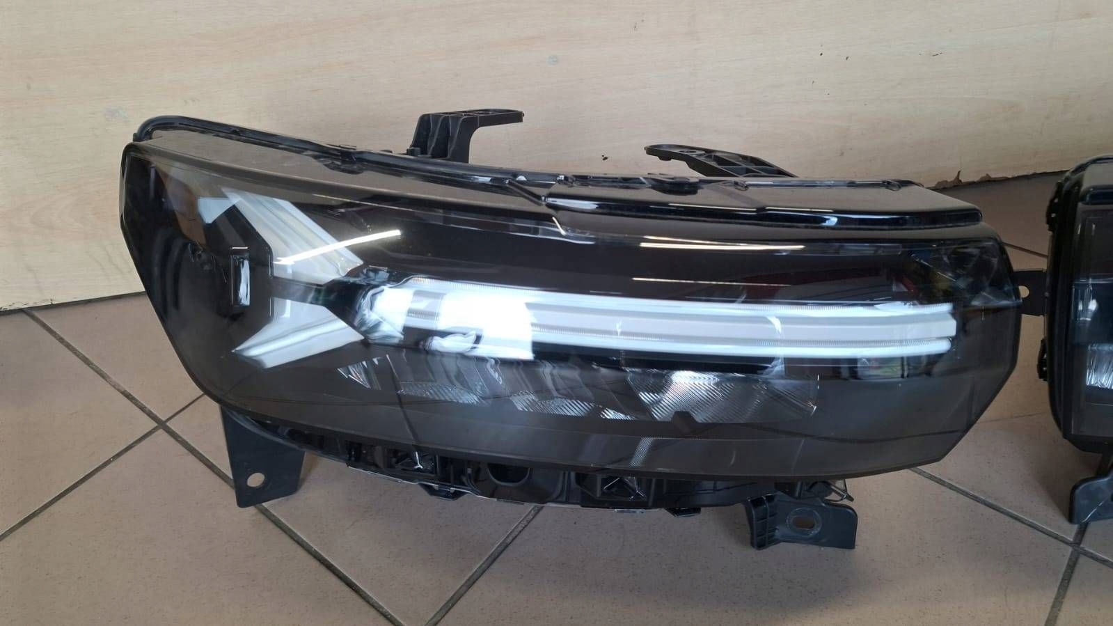 REFLEKTOR front left right DACIA BIGSTER as new 260107725R 260603515R