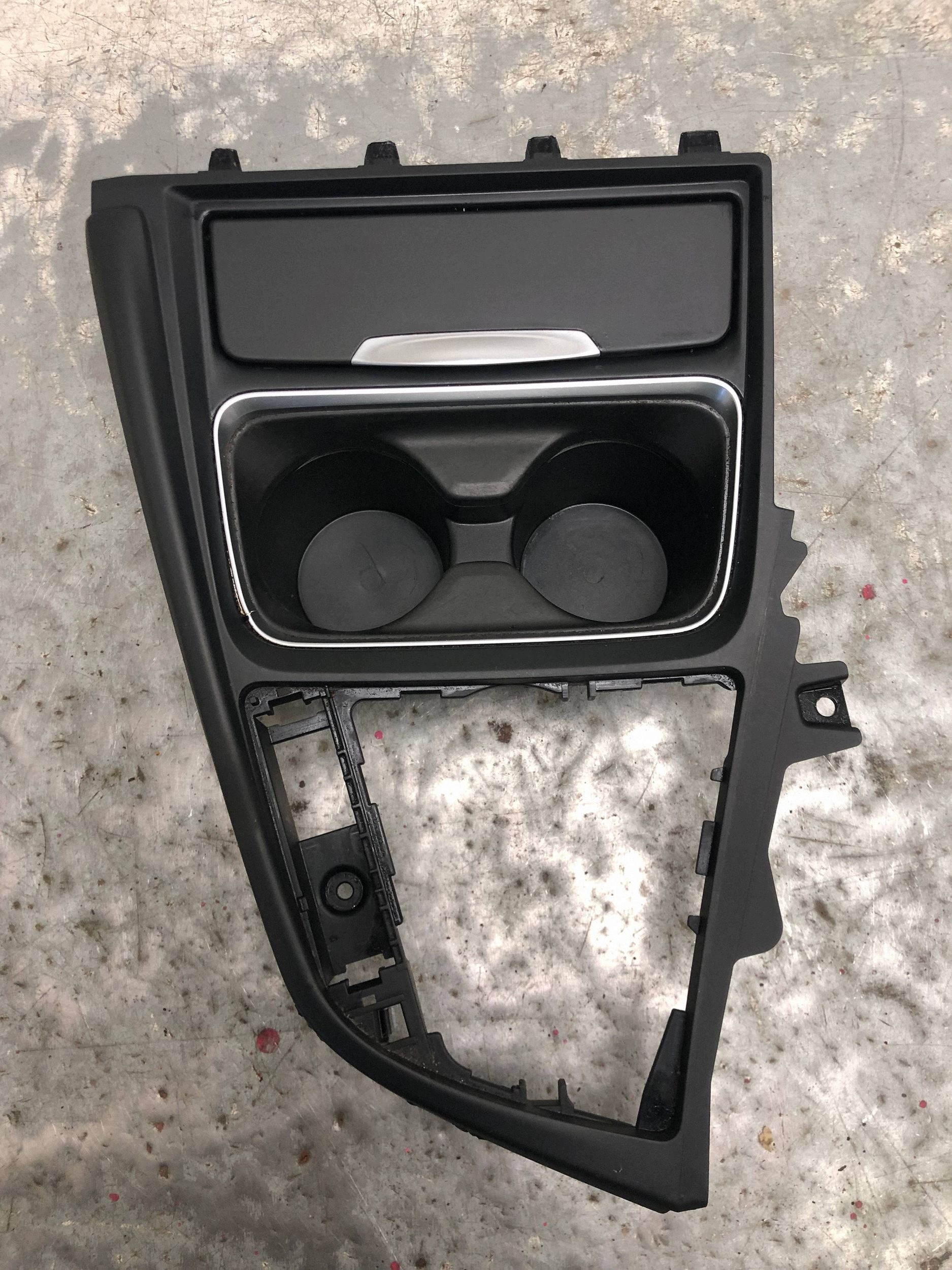 bracket for KUBKI BMW F31 9218925 82197007