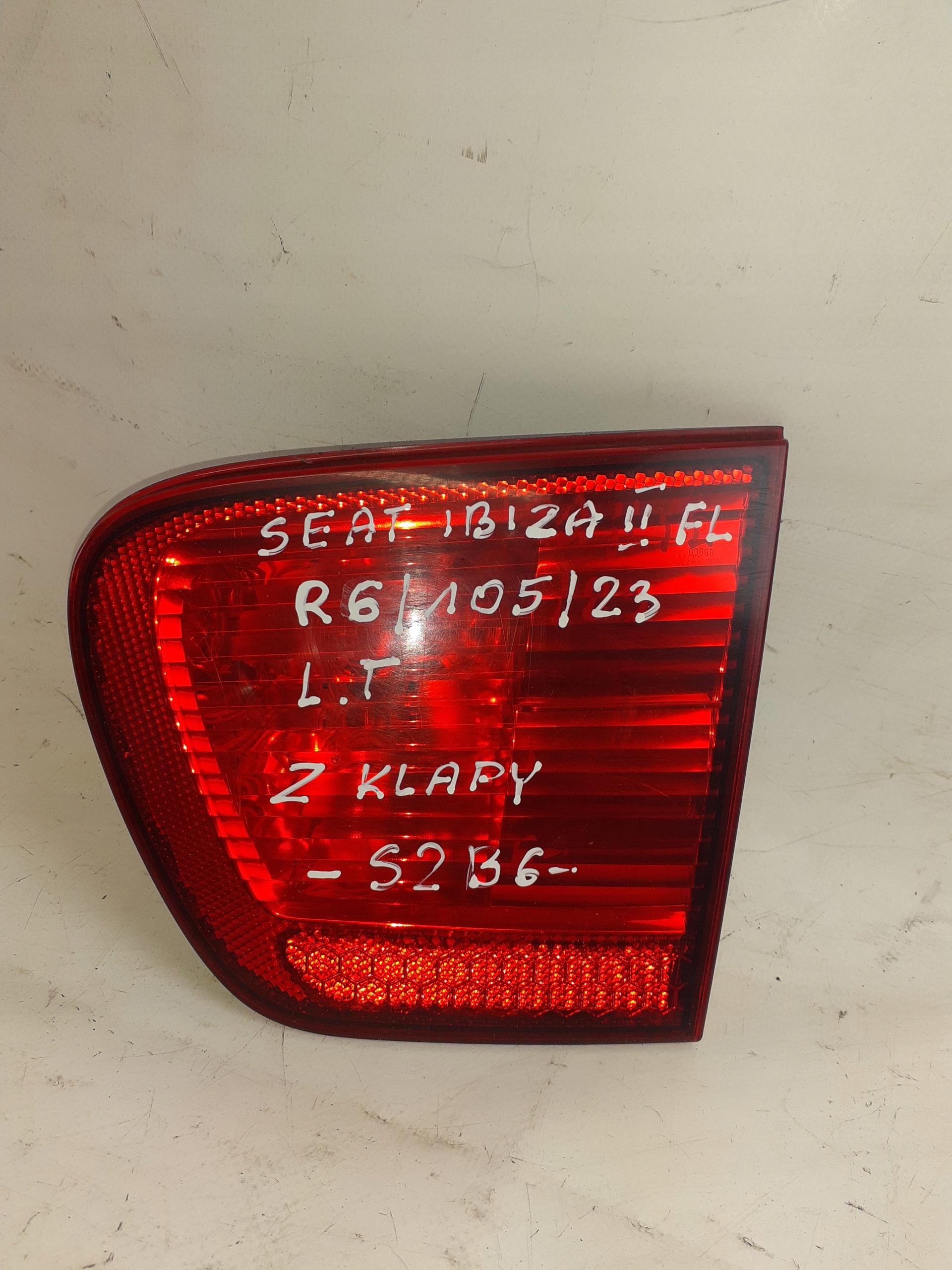 Seat Ibiza II FL light rear part left to the bonnet
