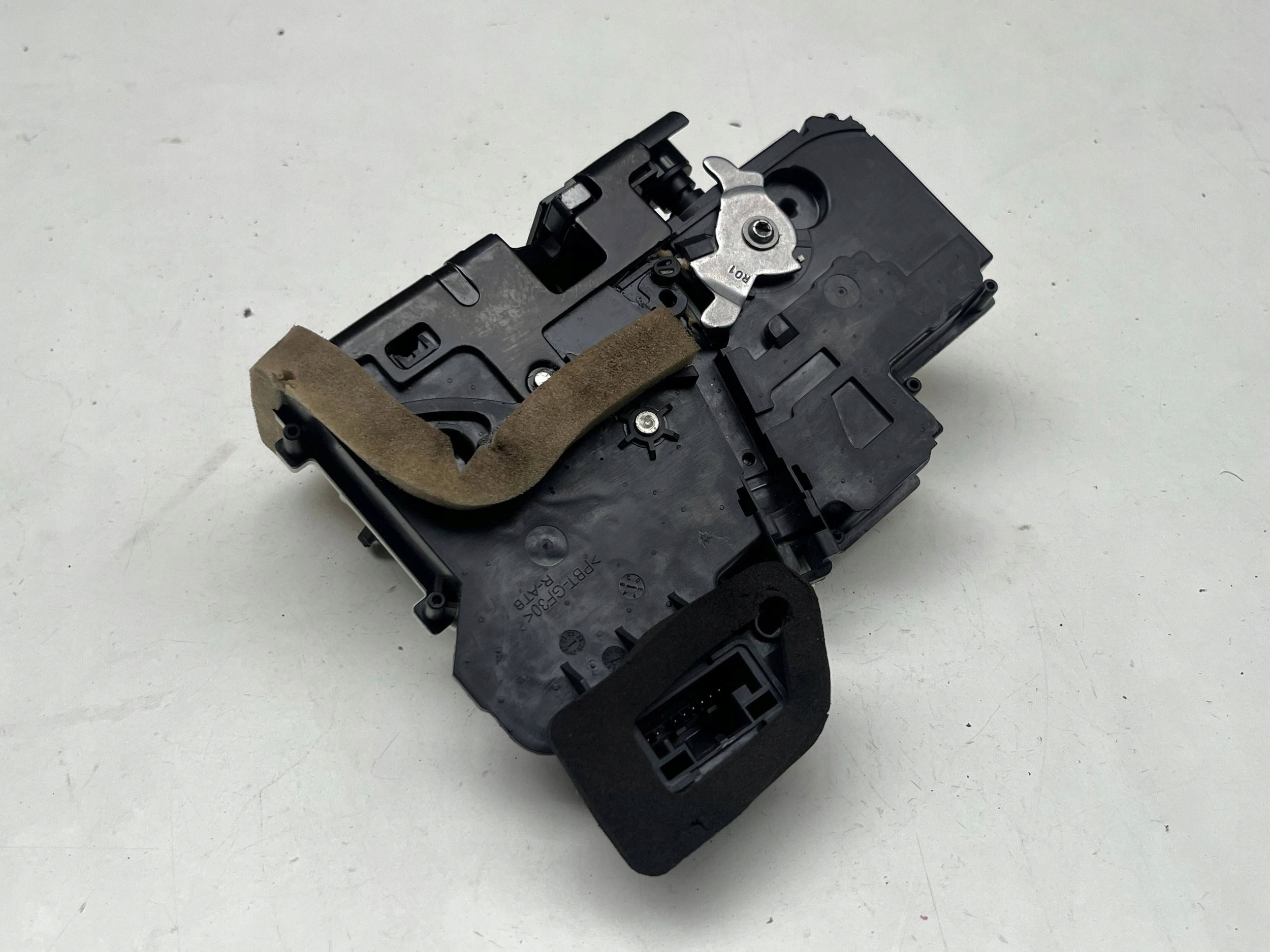 AUDI A5 2024- lock door right rear part 85E839016F @M