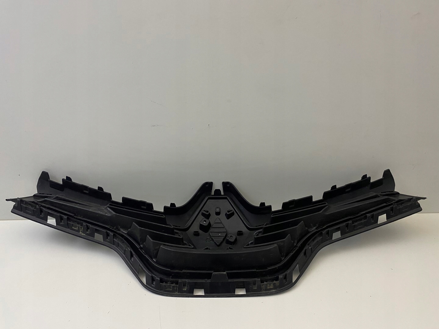 renault CAPTUR решетка радиатора 13- 623102335R