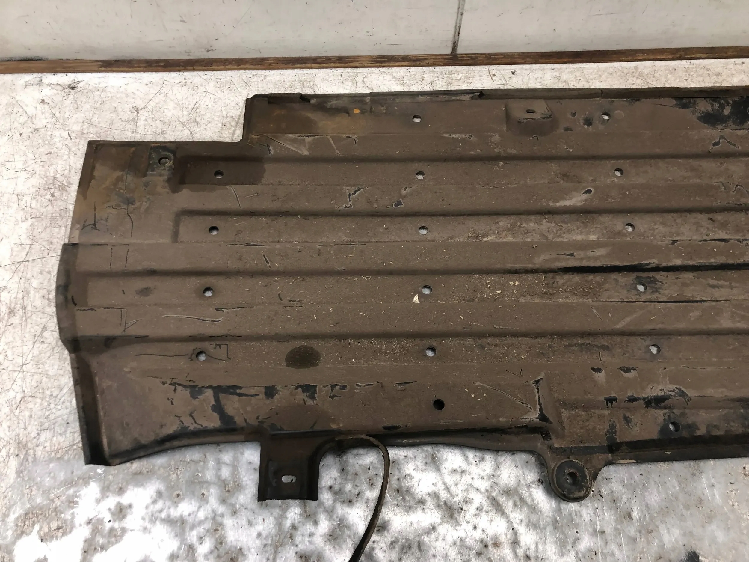 cover chassis left MAZDA 5 C235-56371