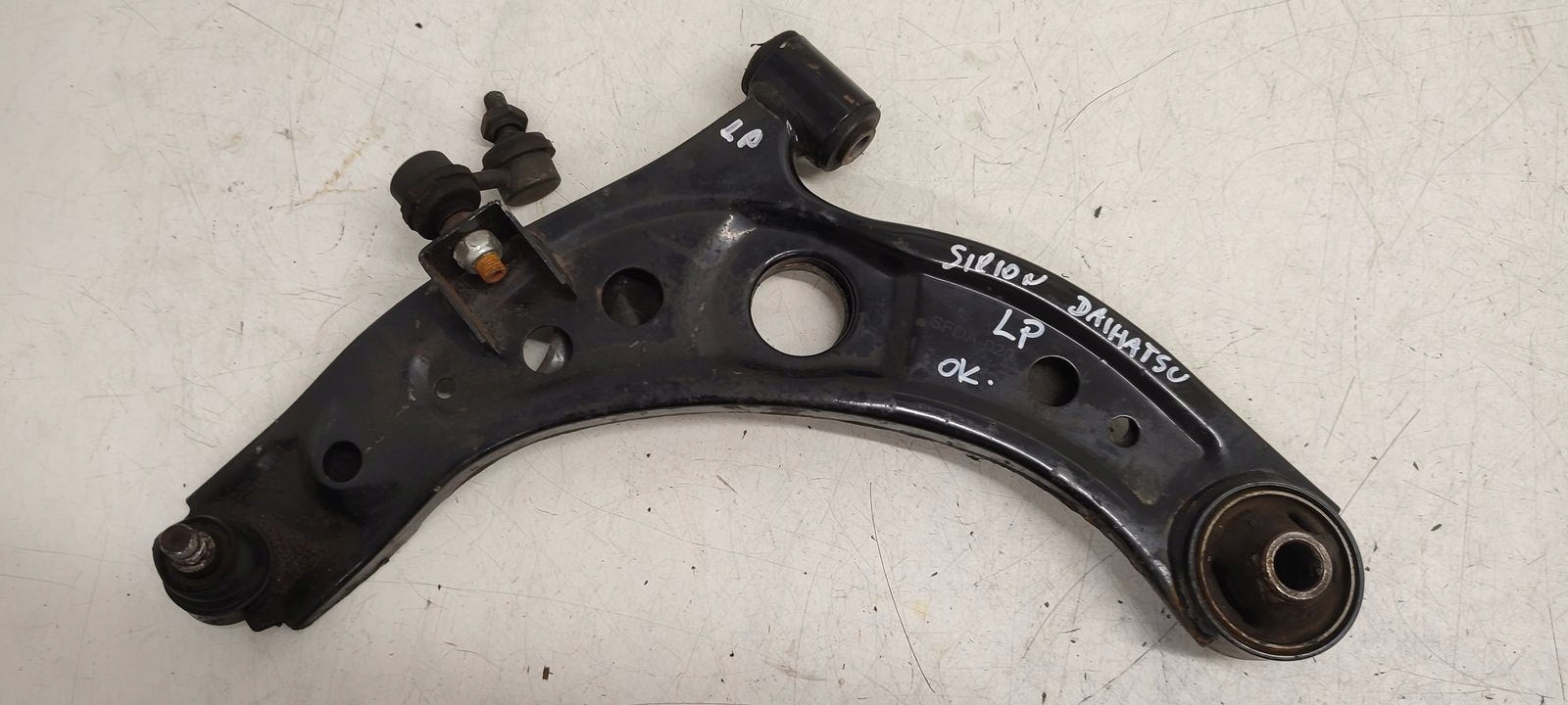 arm front front left Daihatsu Sirion II 1,0