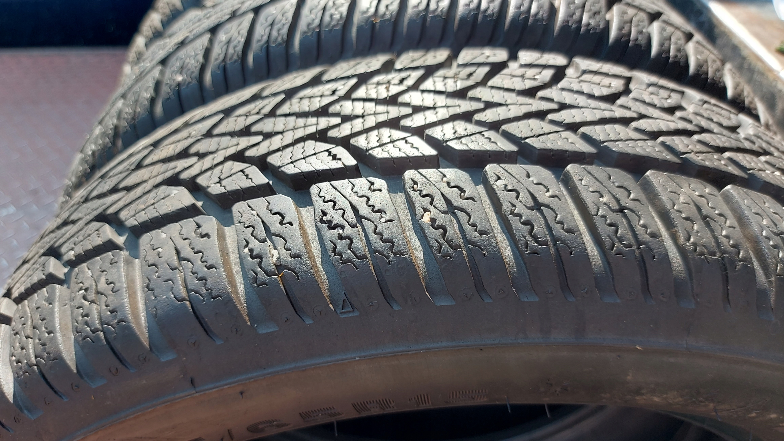 DUNLOP WINTER RESPONSE 2 175/65R15 OPONY ZIMOWE 7mm Klasa premium