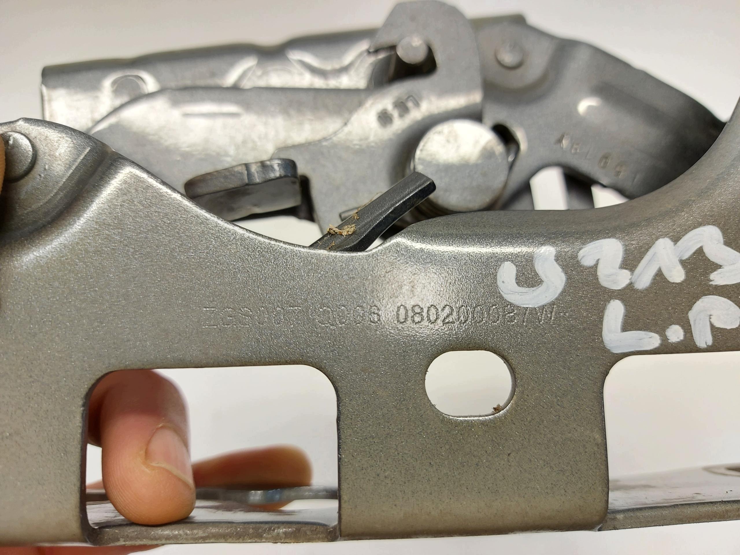 MERCEDES W213 E300de Kombi hinge bonnets front left
