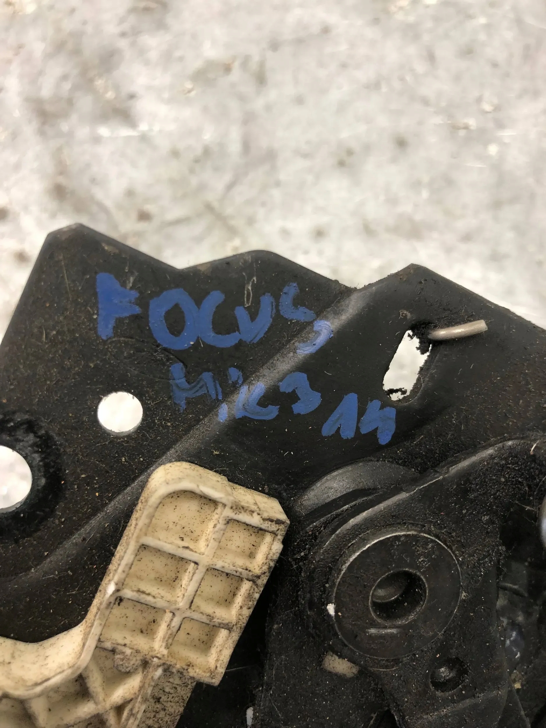 lock RYGIEL bonnets FORD FOCUS MK3