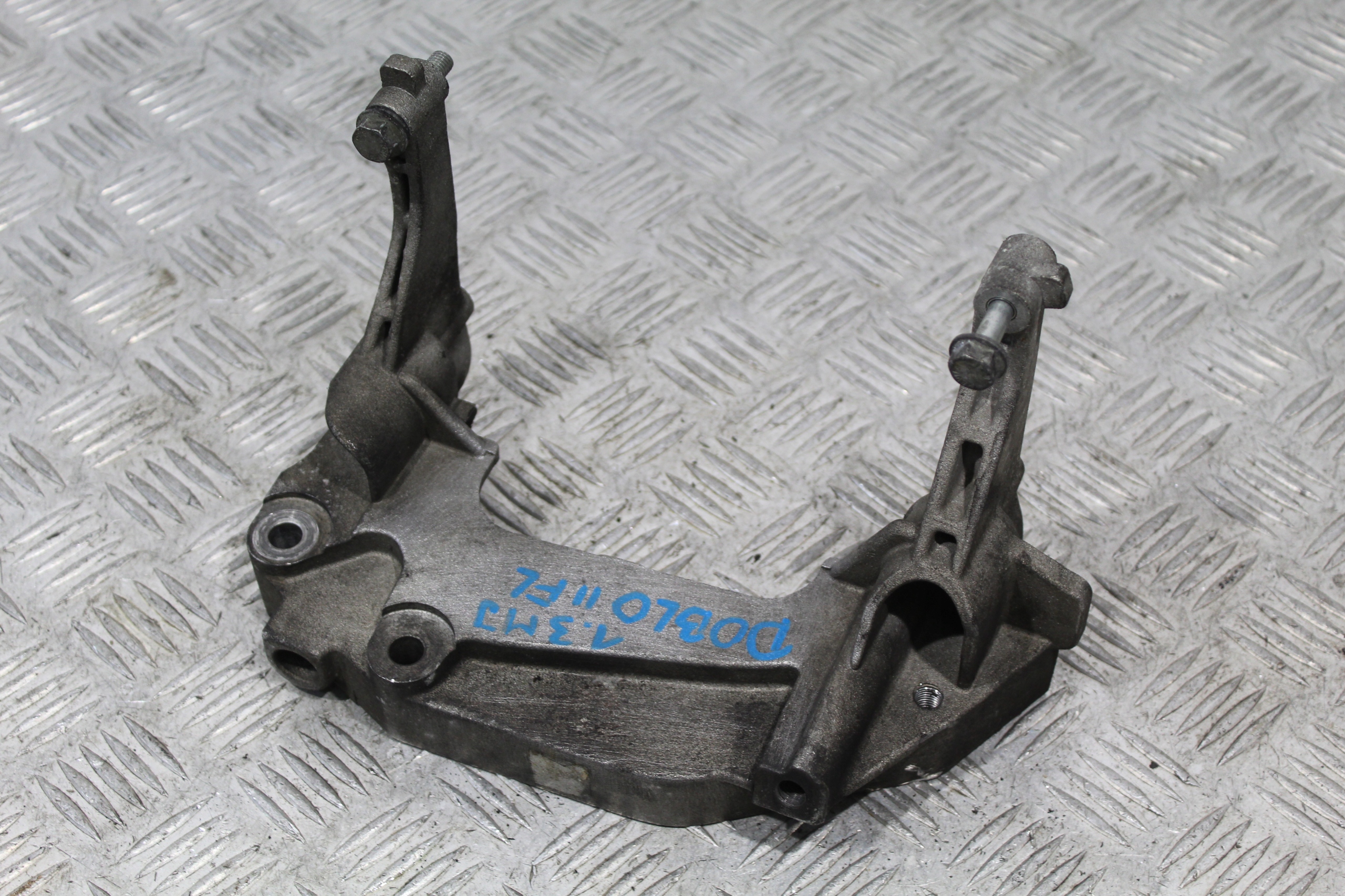 SUPPORT SUPPORT PLAQUE FIAT DOBLO II 2 LIFT 55235418