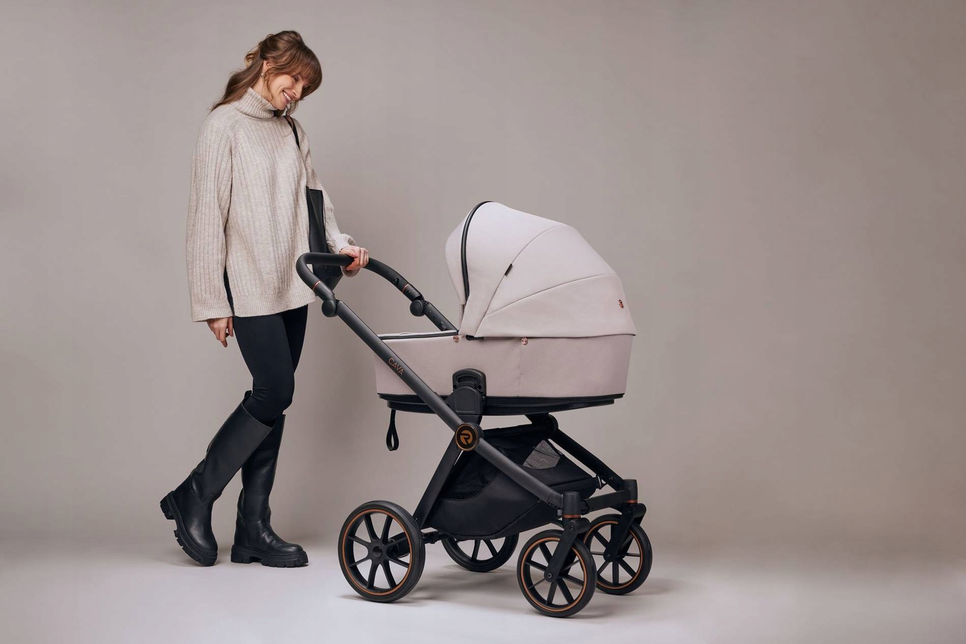 Wózek Dziecięcy CAVA 4w1 NOWOCZESNY RIKO 11 SAND | COSMO + baza Marka RIKO