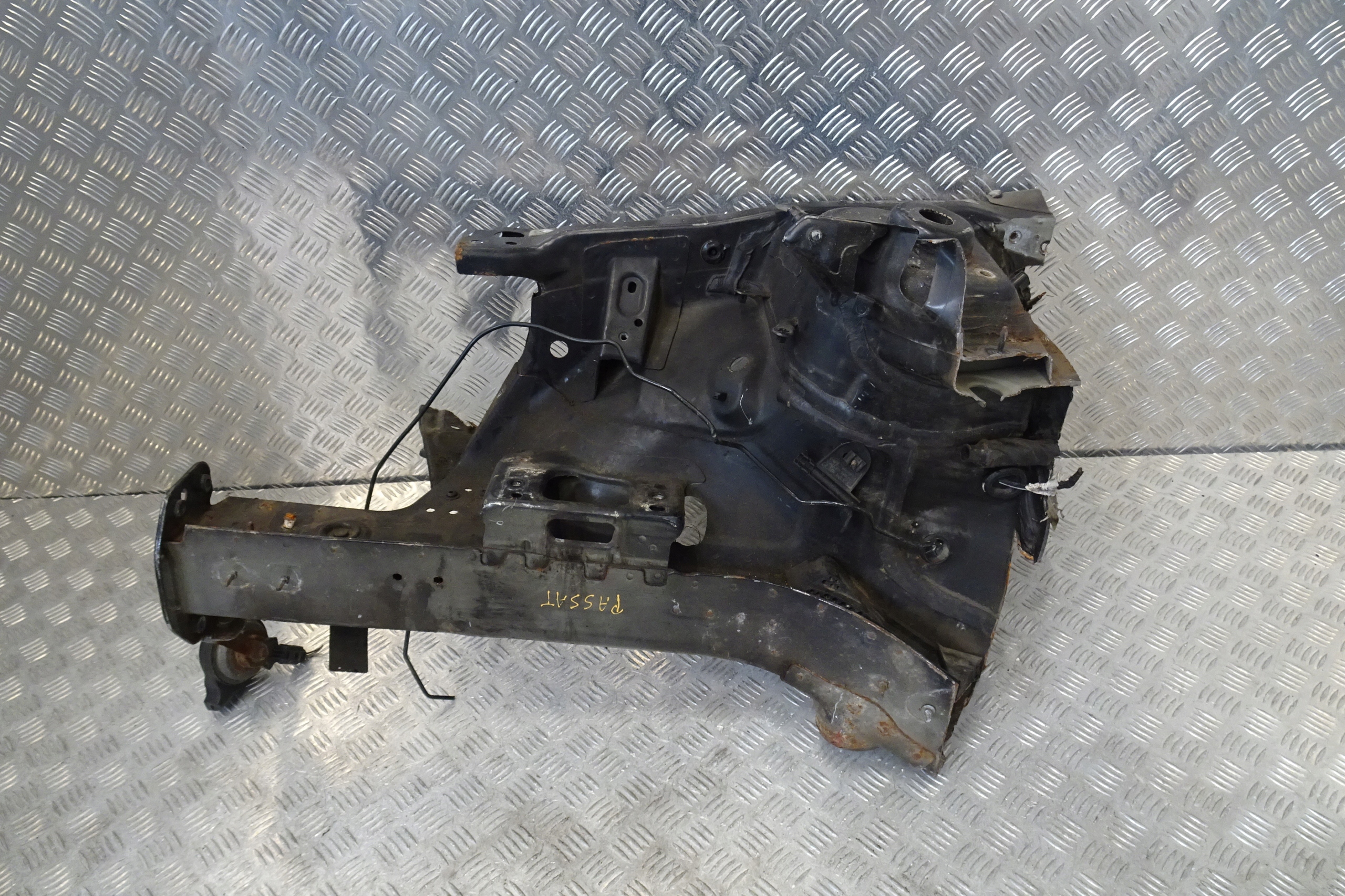 VW PASSAT B7 - ЛОНЖЕРОН ПРАВА